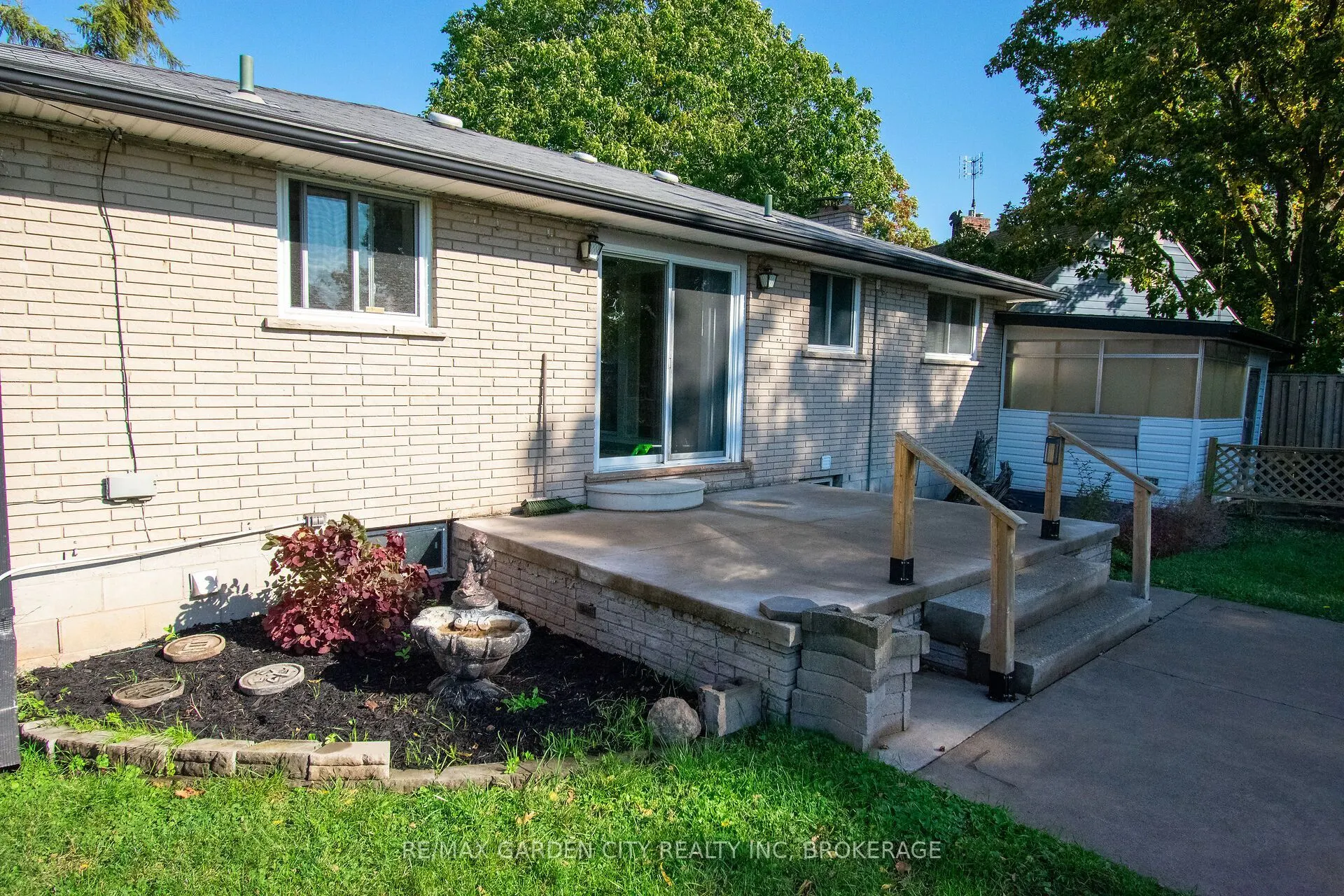 15 Karen Crescent