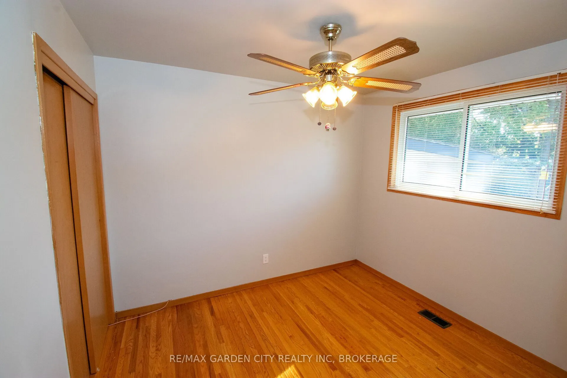 15 Karen Crescent