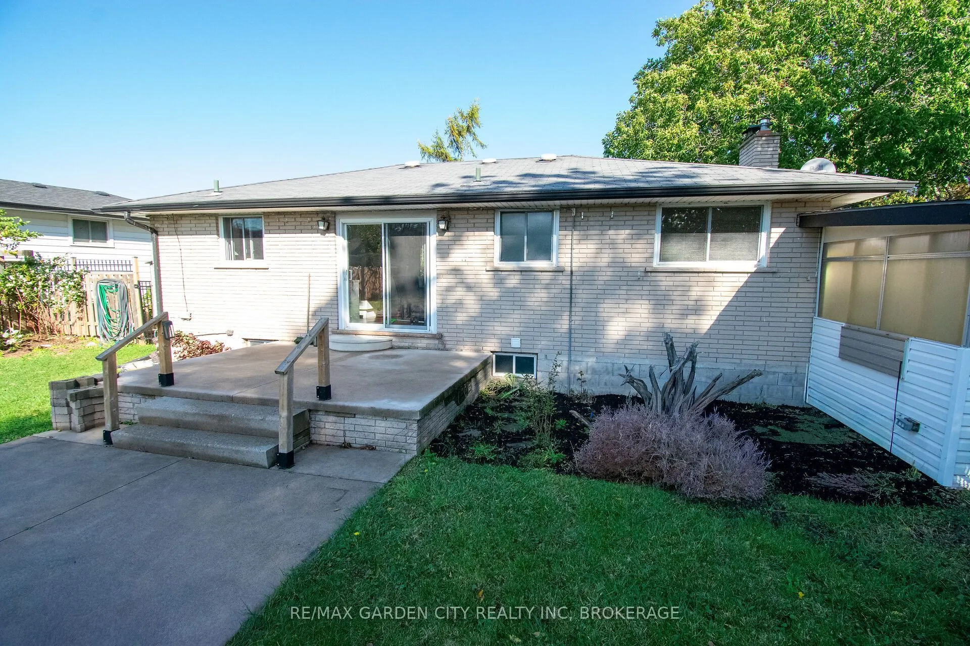 15 Karen Crescent