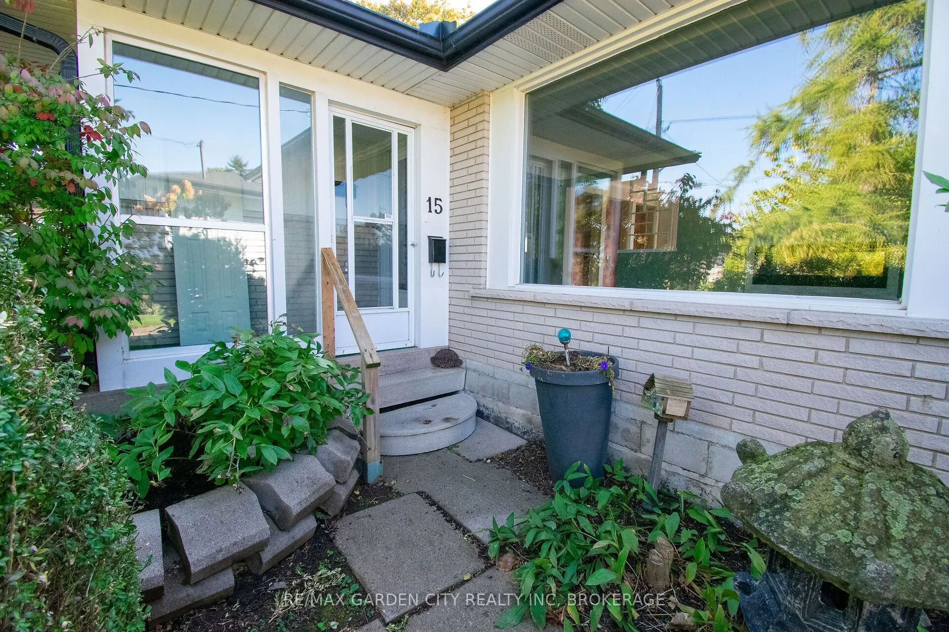 15 Karen Crescent