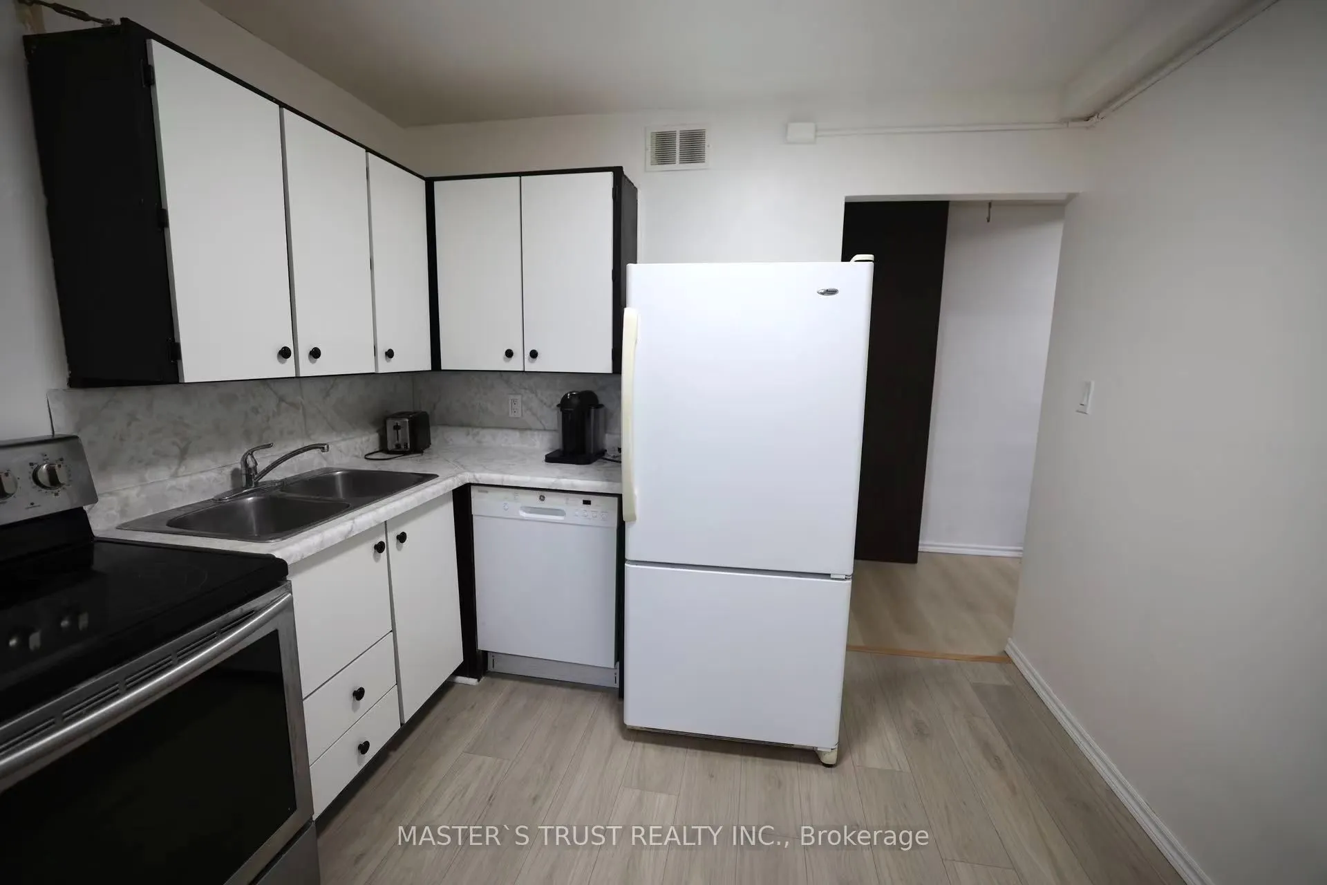 58 Bridgeport Road E #1108