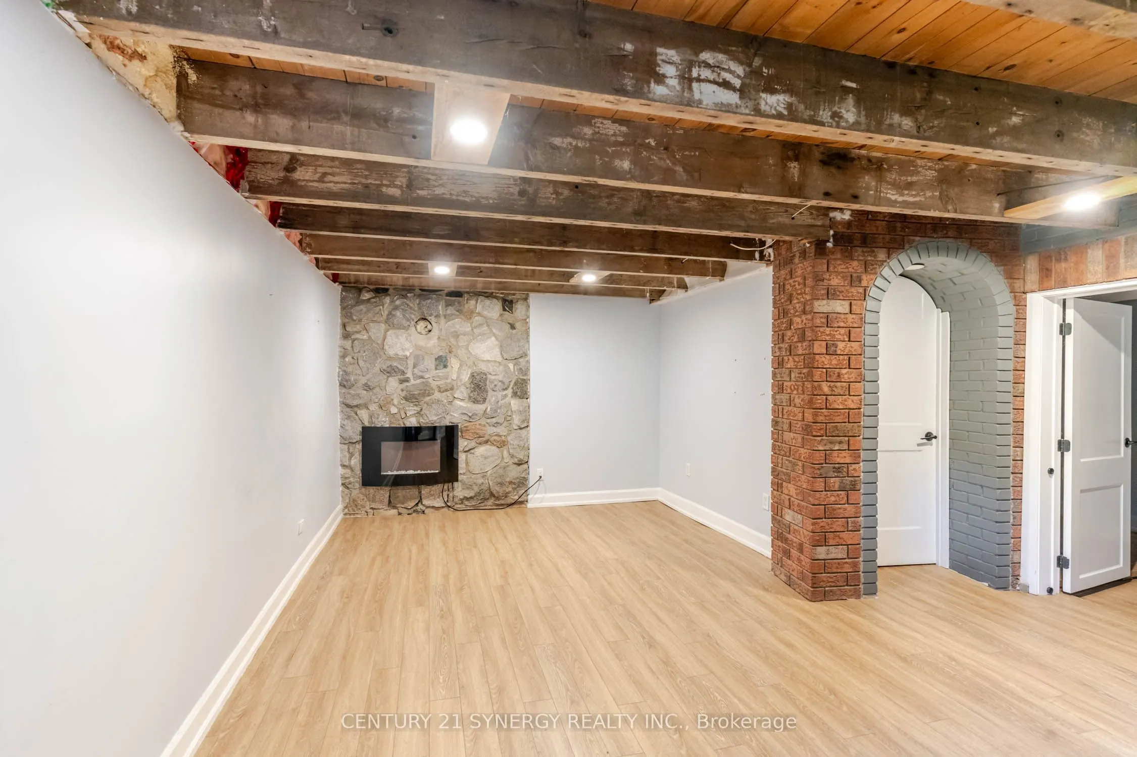 555 Sugarbush Way