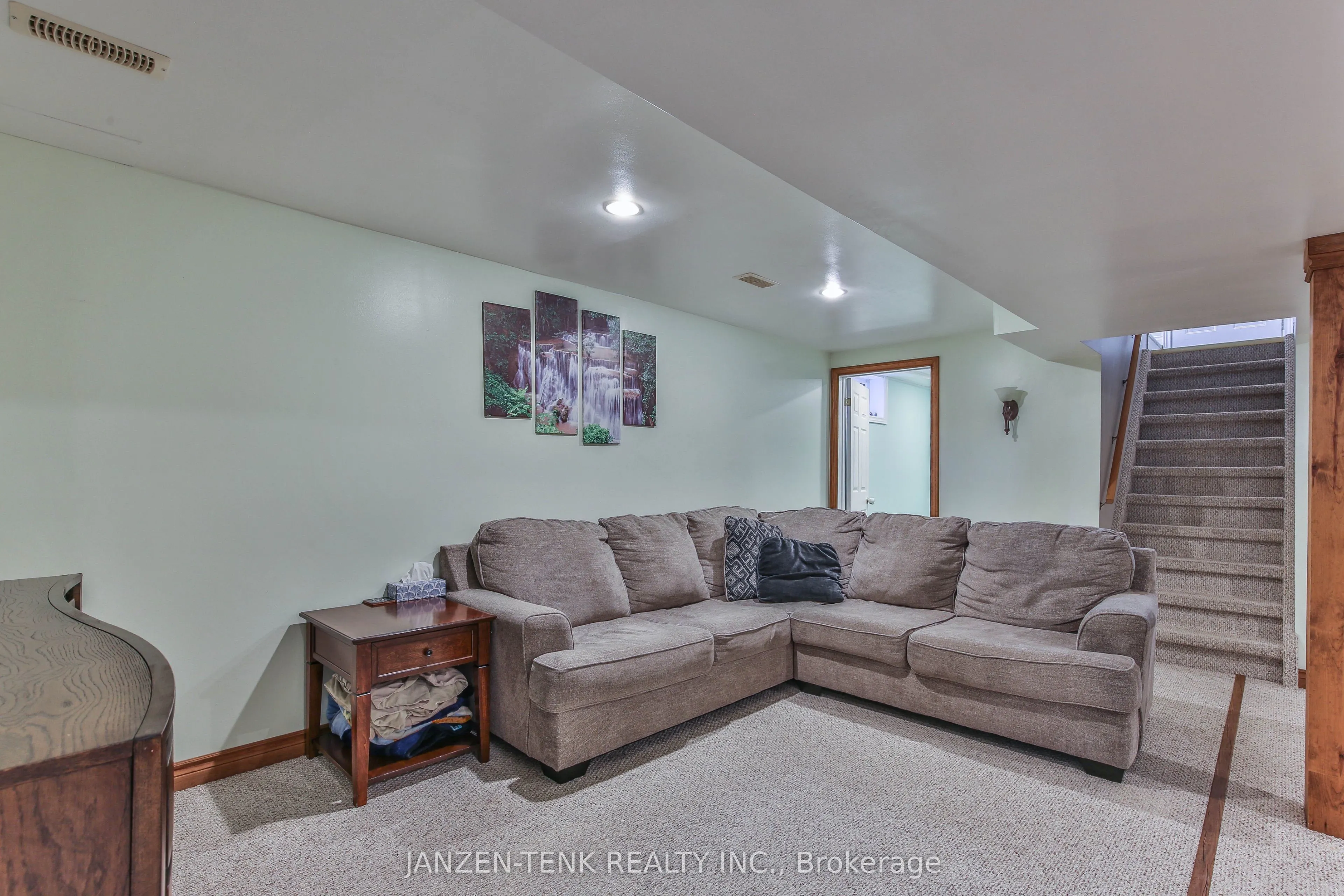 401 19 Highway