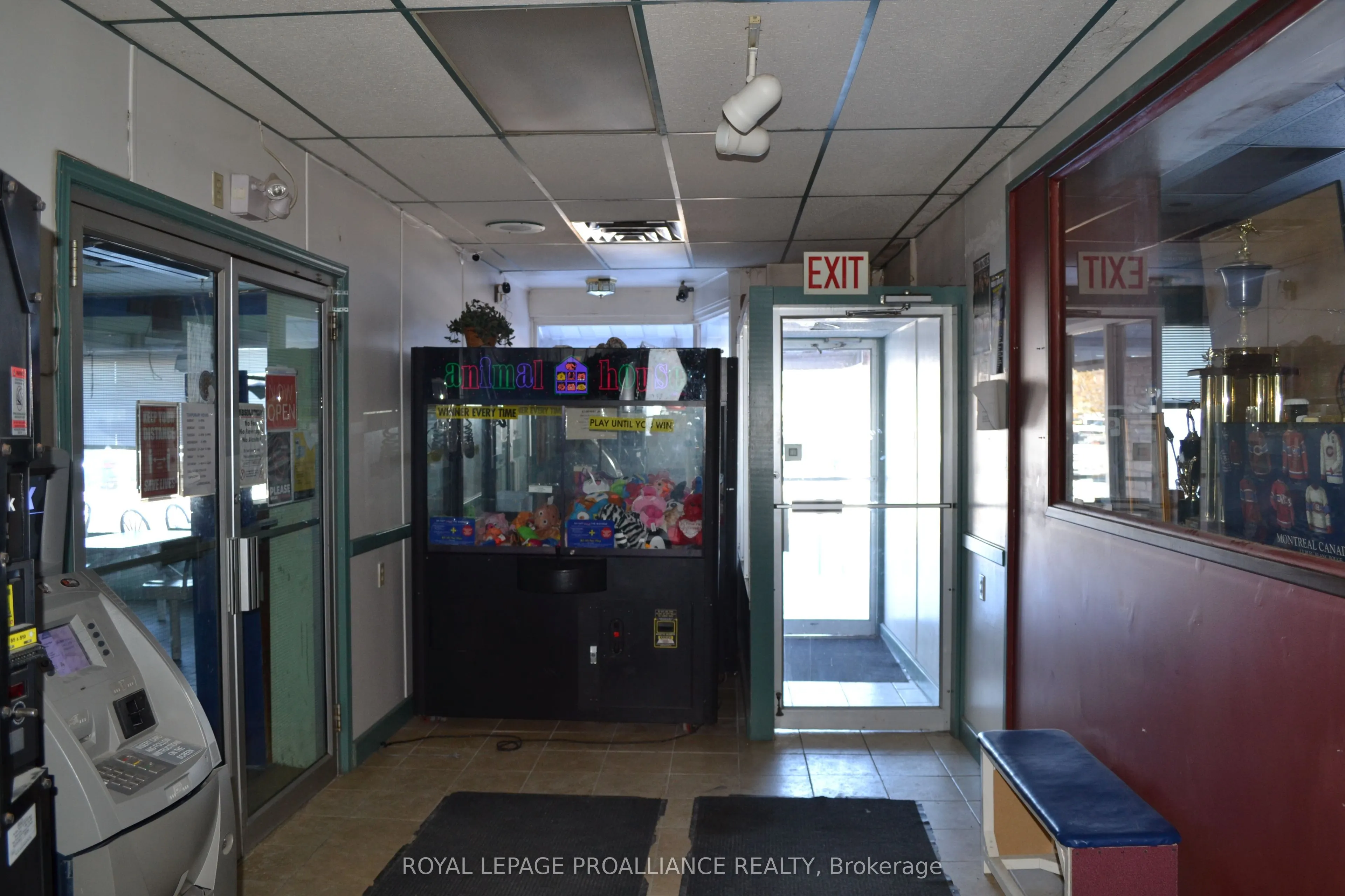 39 Dundas Street E