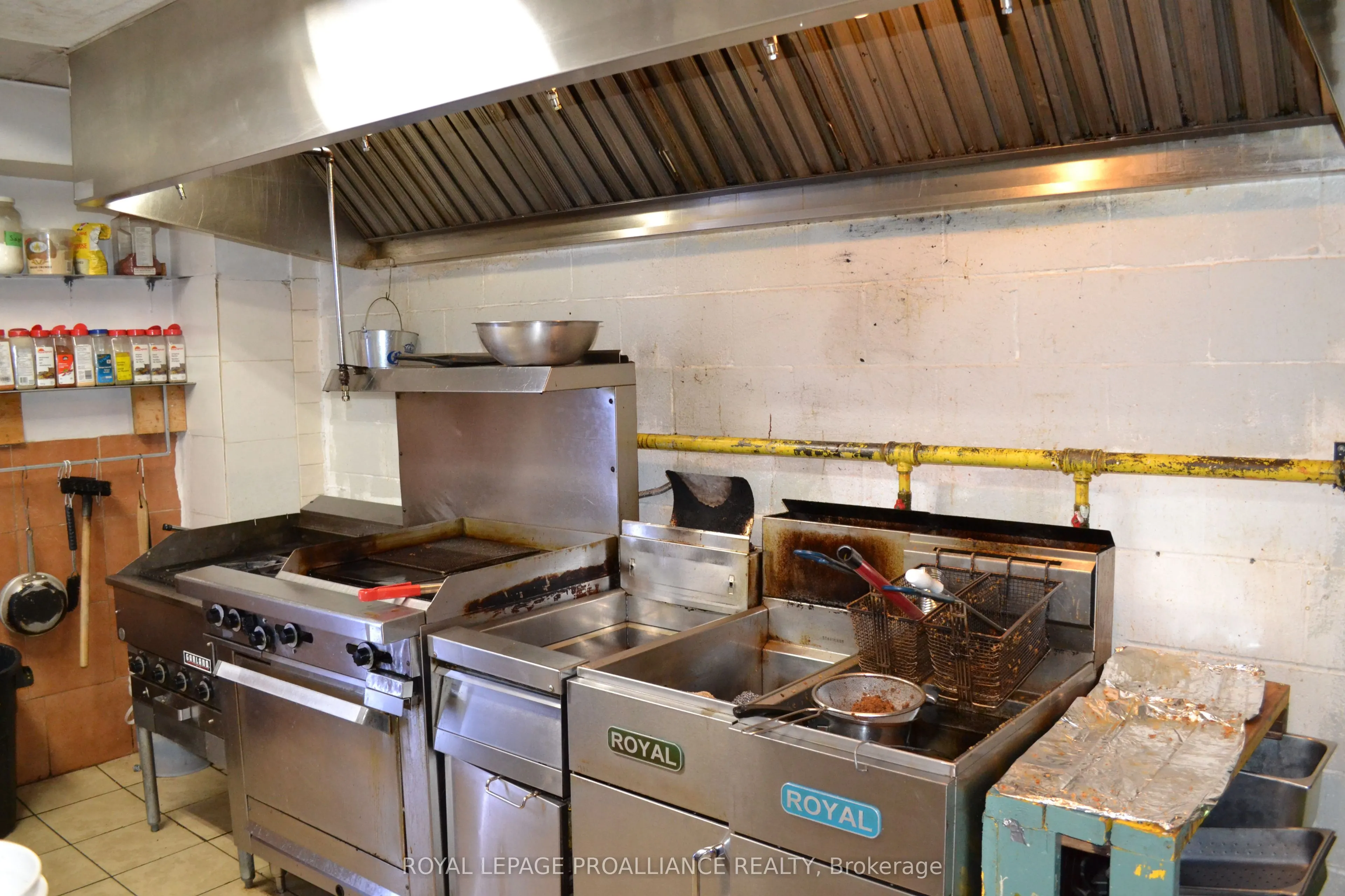 39 Dundas Street E