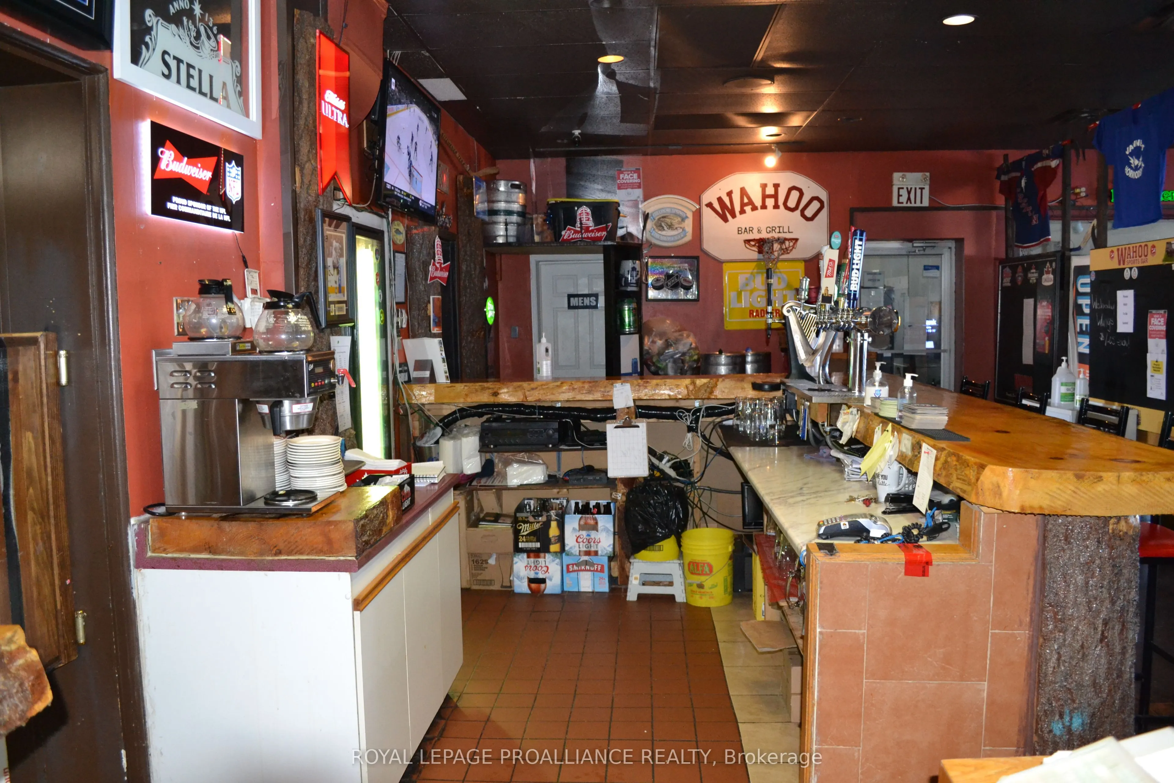 39 Dundas Street E