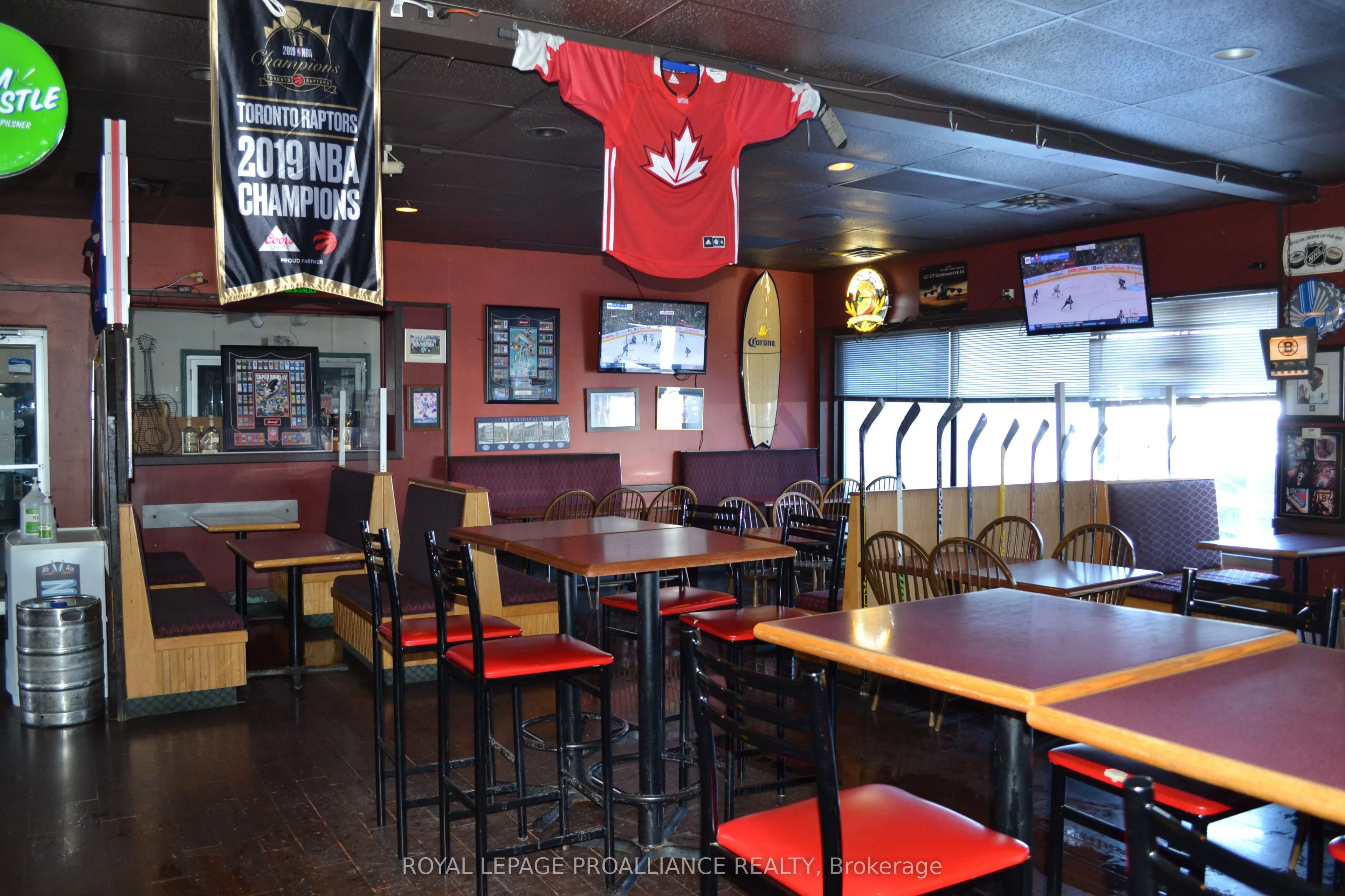 39 Dundas Street E