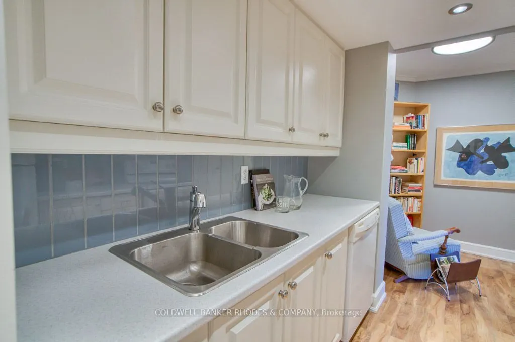 60 Mcleod Street #405