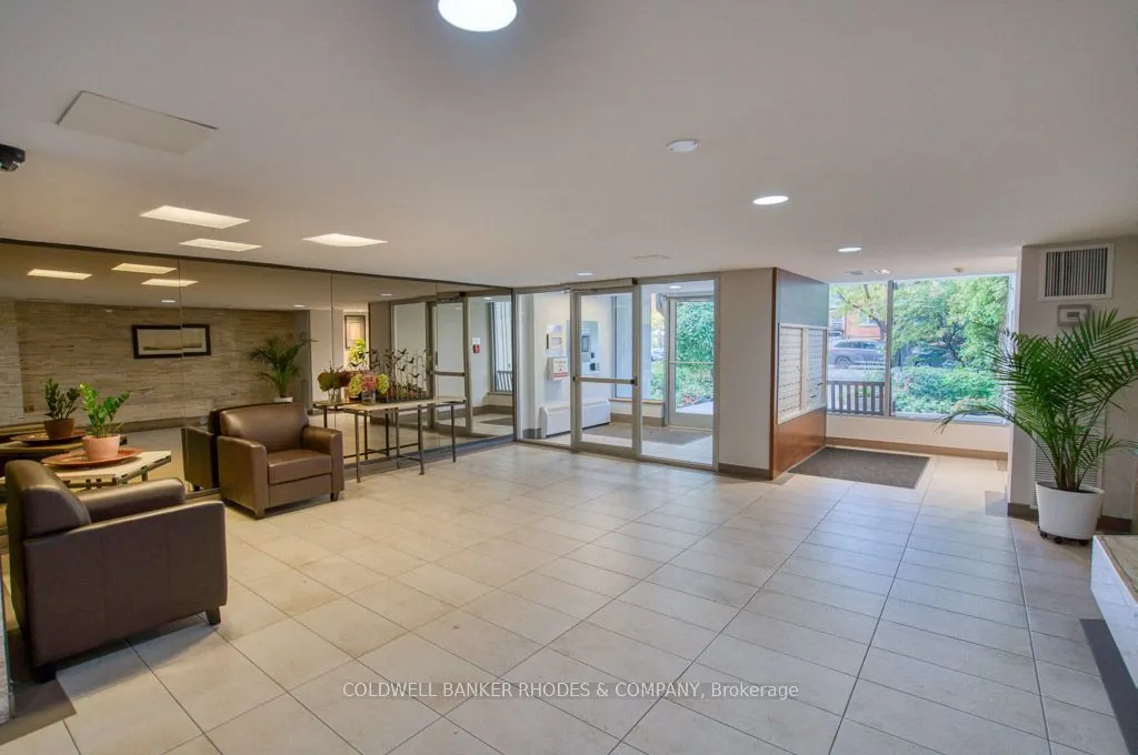 60 Mcleod Street #405
