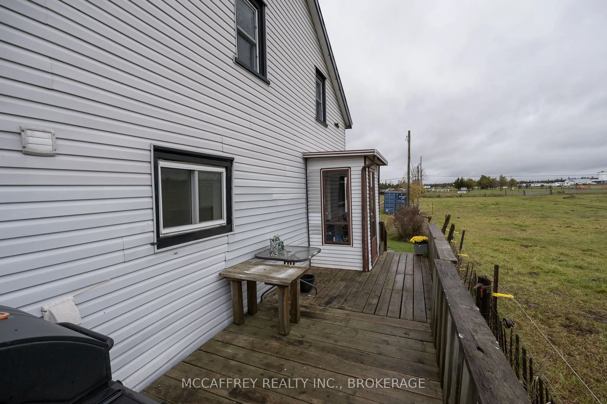 6986 Old Highway 2