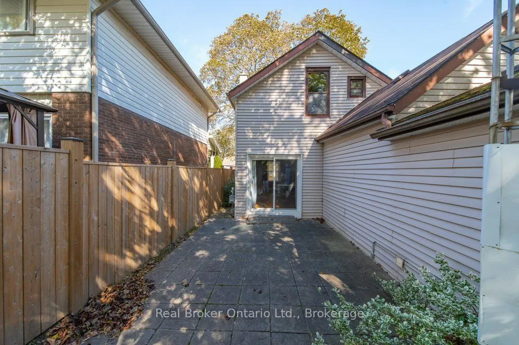 84 Alma Street N