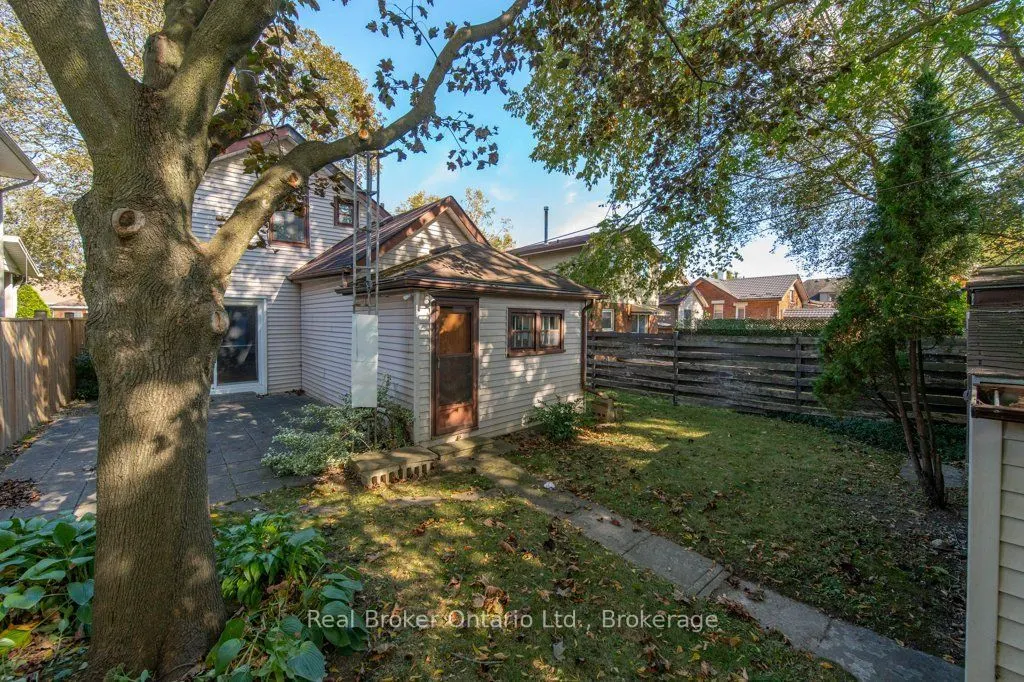 84 Alma Street N