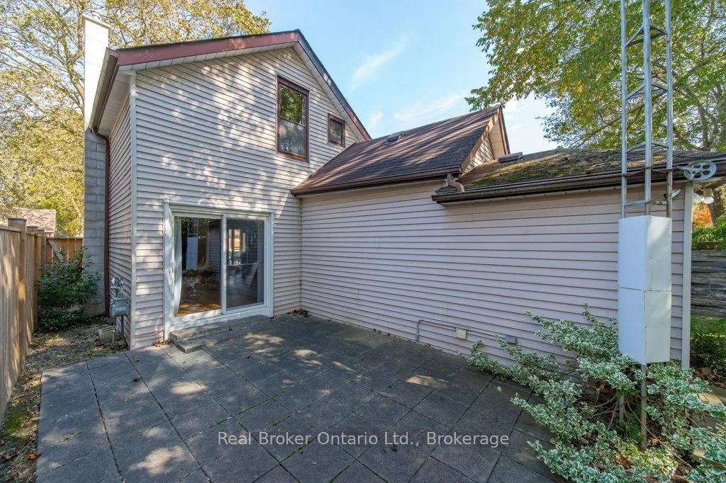 84 Alma Street N