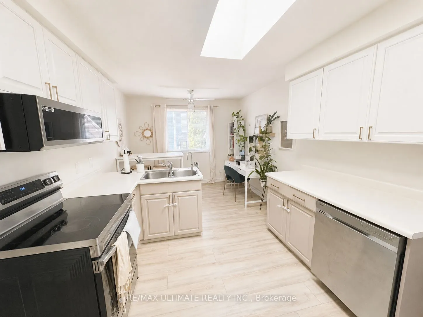 12 Stoney Brook Crescent