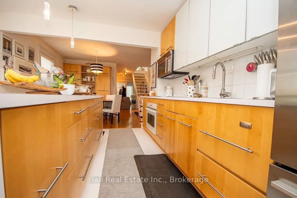 8 Bridge Street N