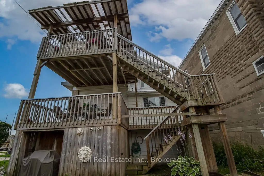 8 Bridge Street N