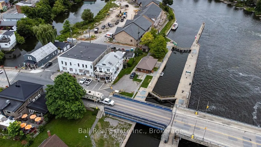 8 Bridge Street N
