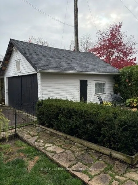 8 Bridge Street N