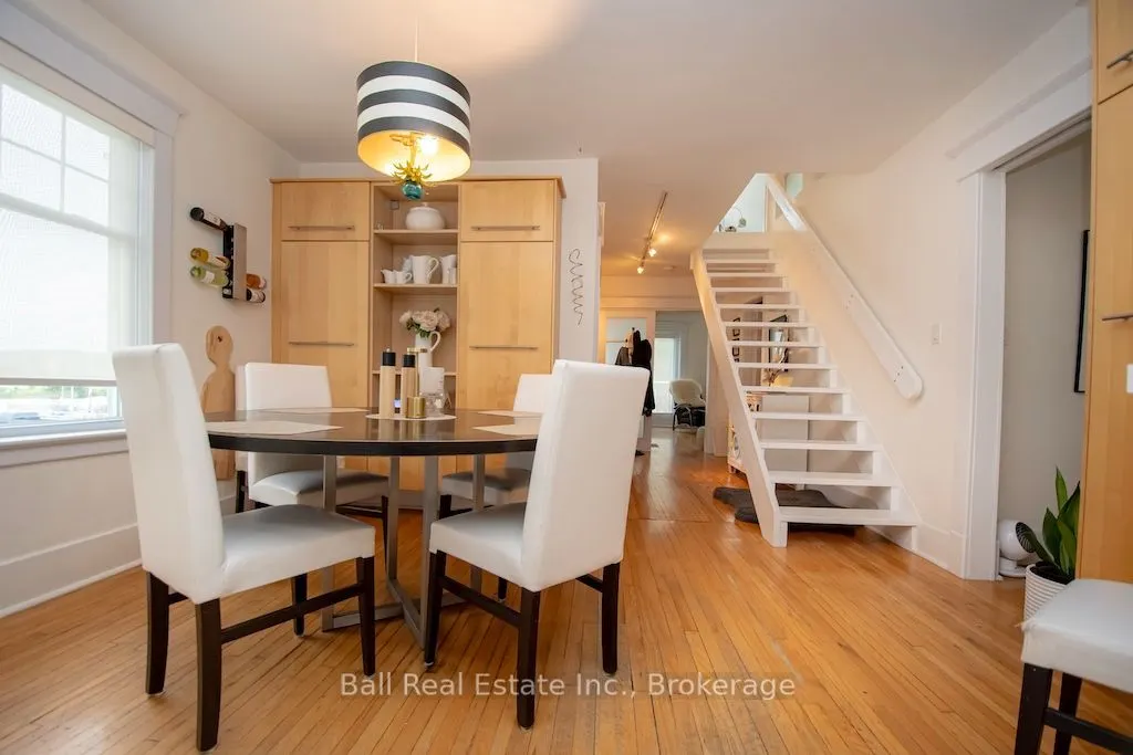 8 Bridge Street N