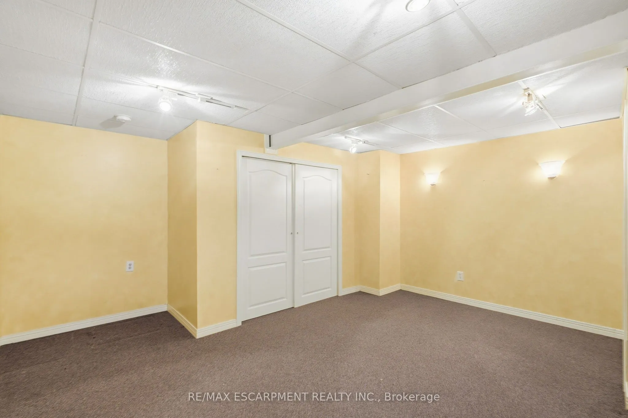 102 Cove Crescent