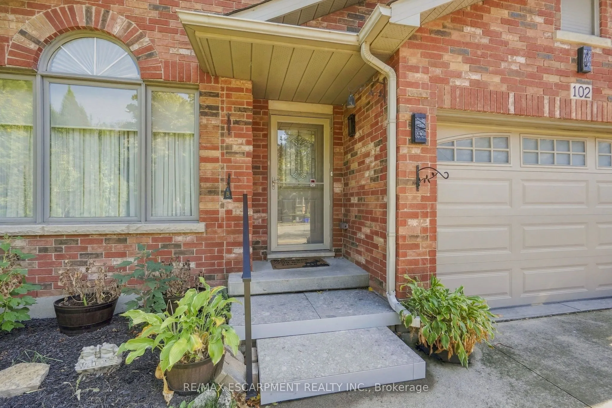 102 Cove Crescent