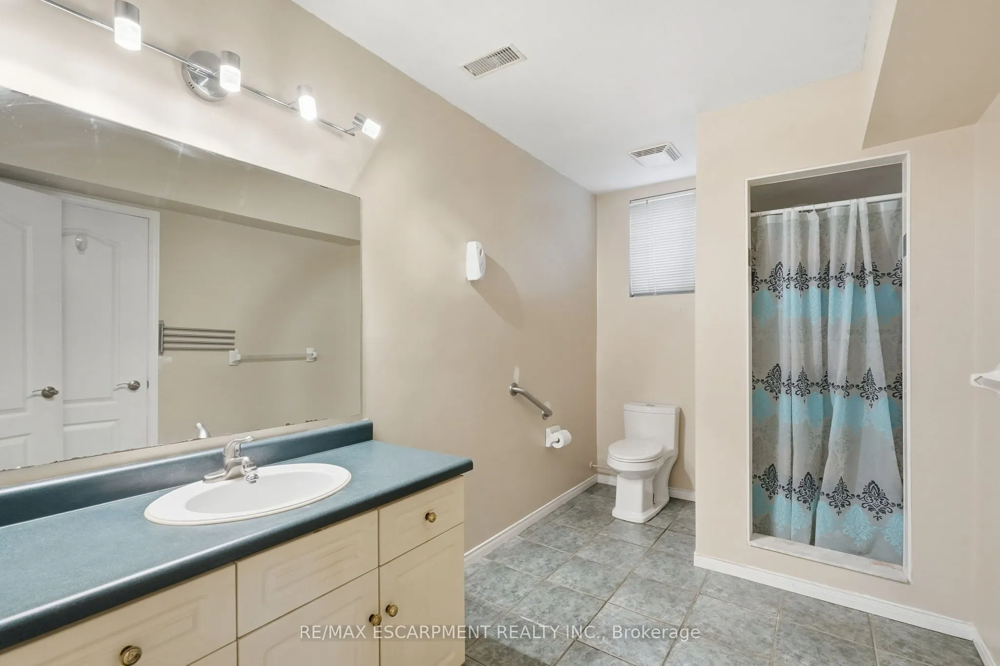 102 Cove Crescent
