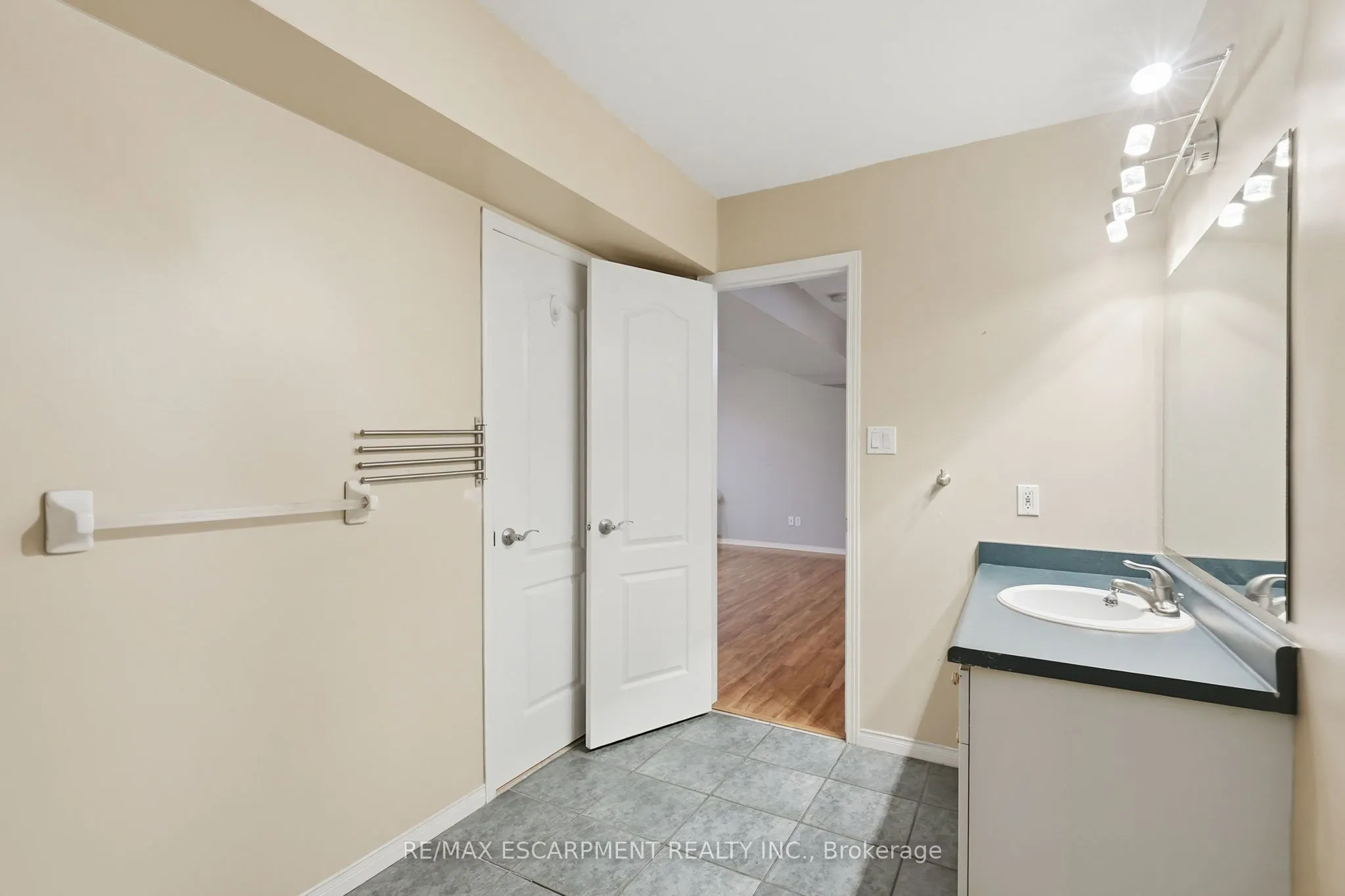 102 Cove Crescent