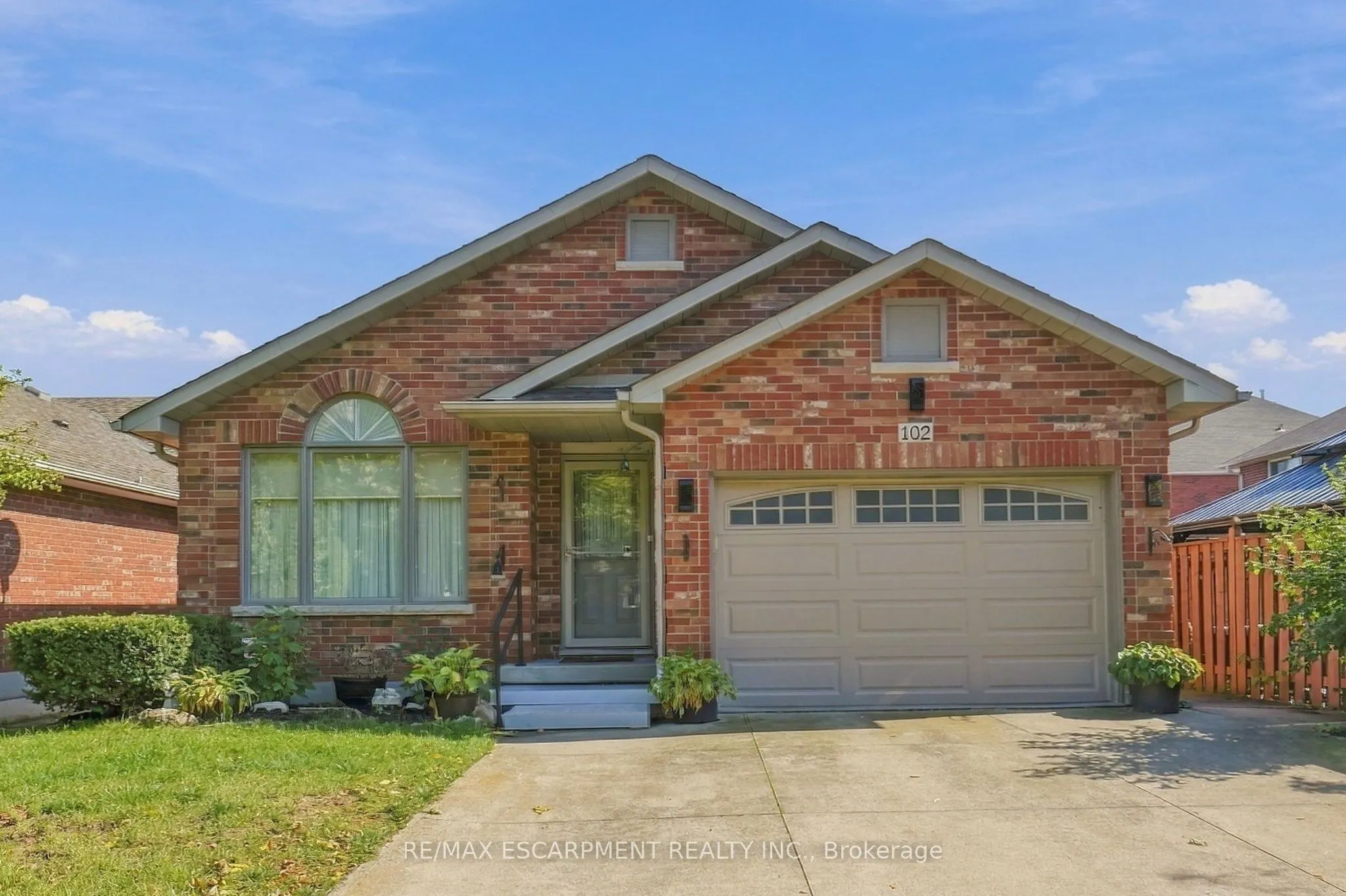 102 Cove Crescent
