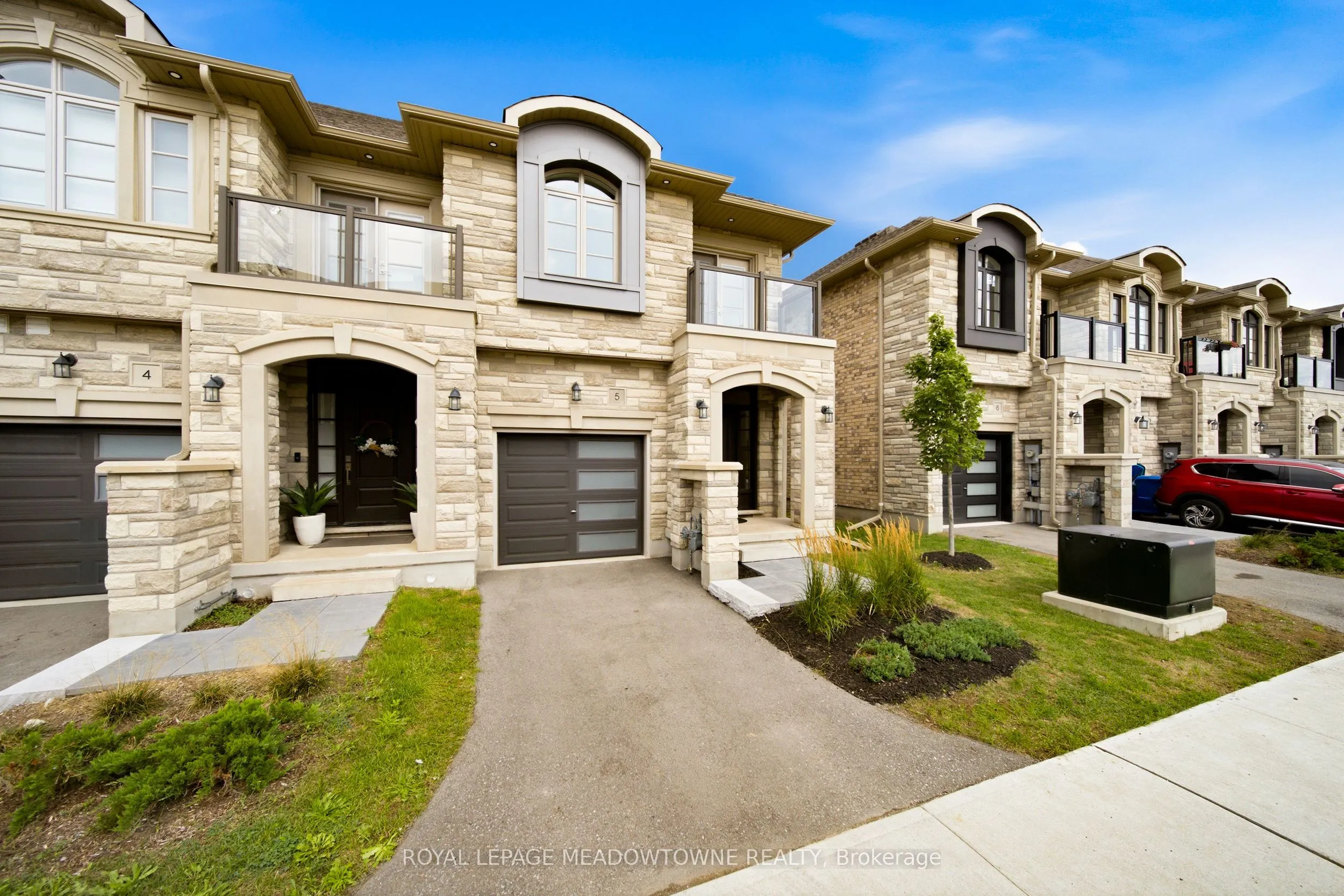 675 Victoria Road N #5