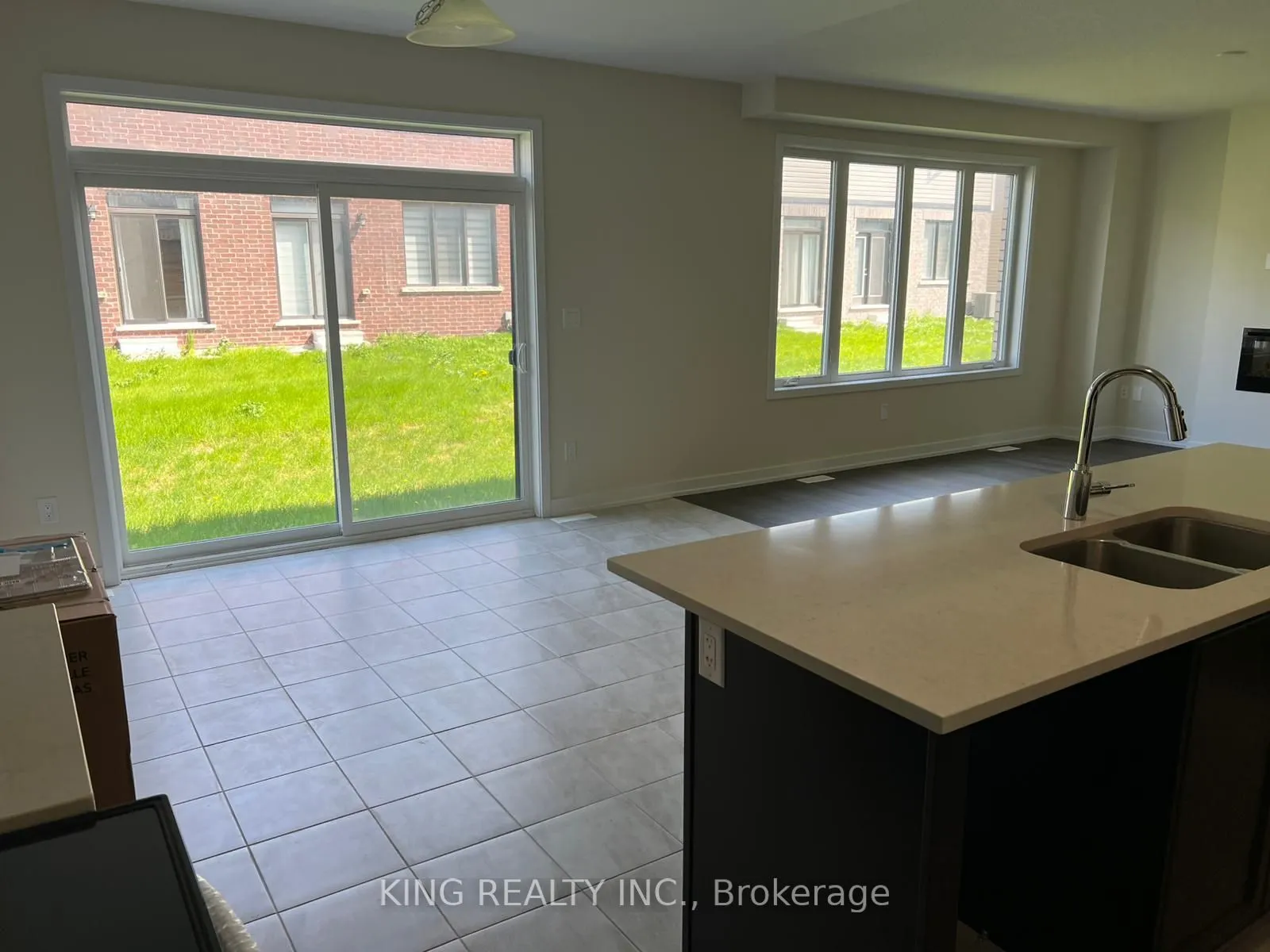 82 SUNFLOWER Crescent