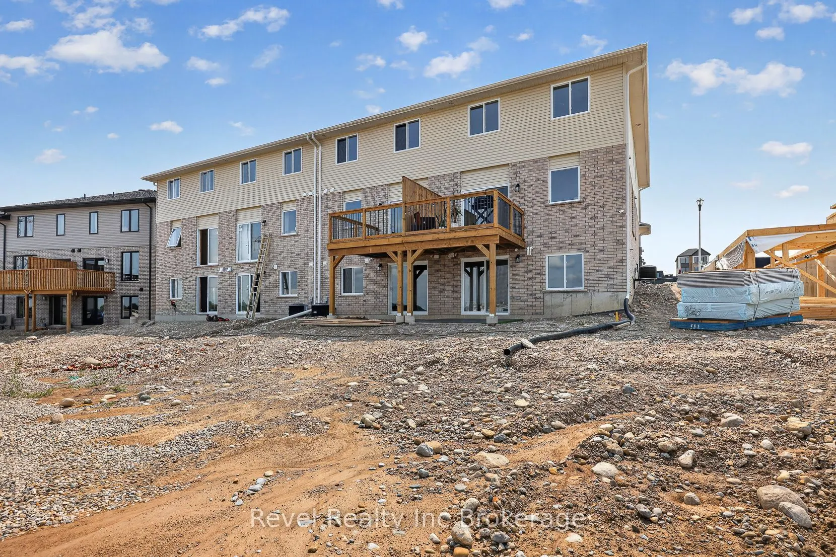 325 Kading Crescent
