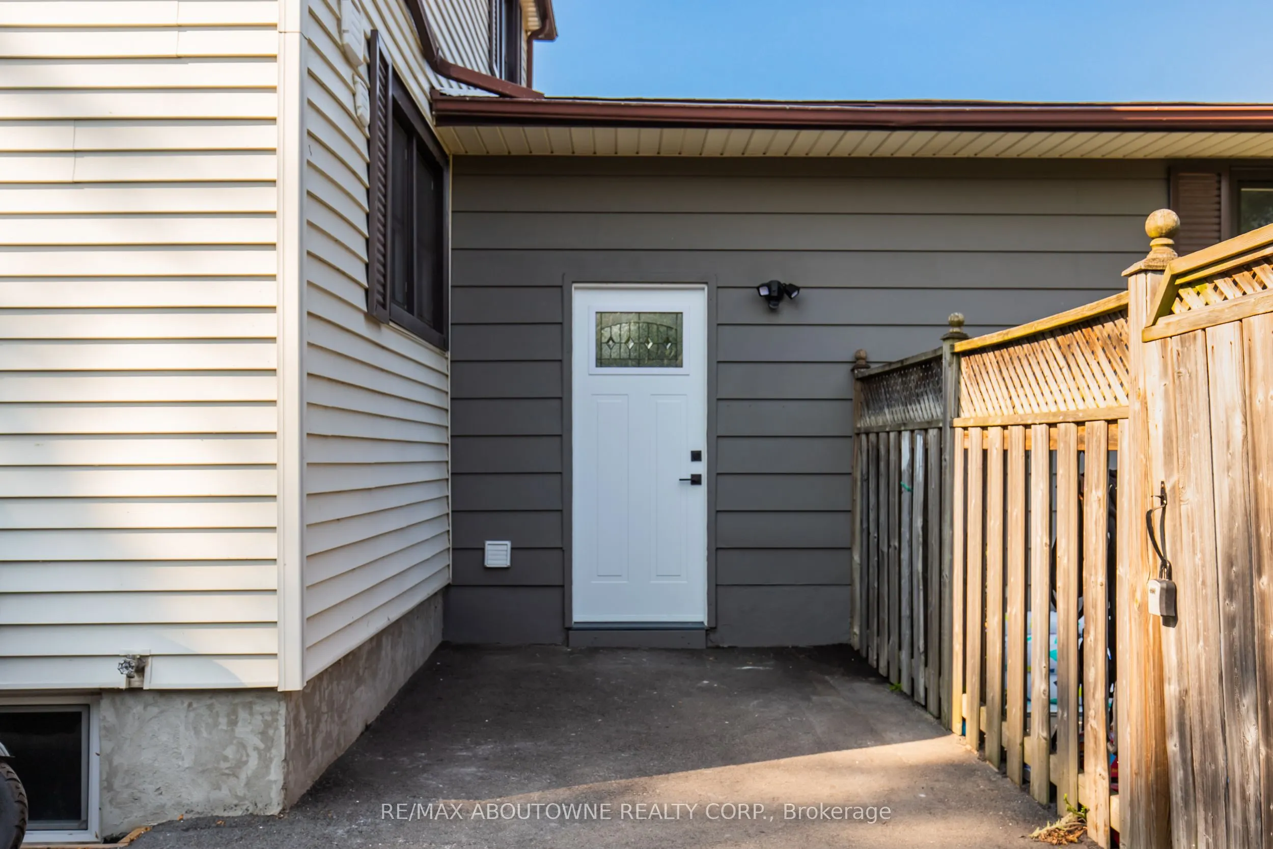 2 Thorndale Avenue #C