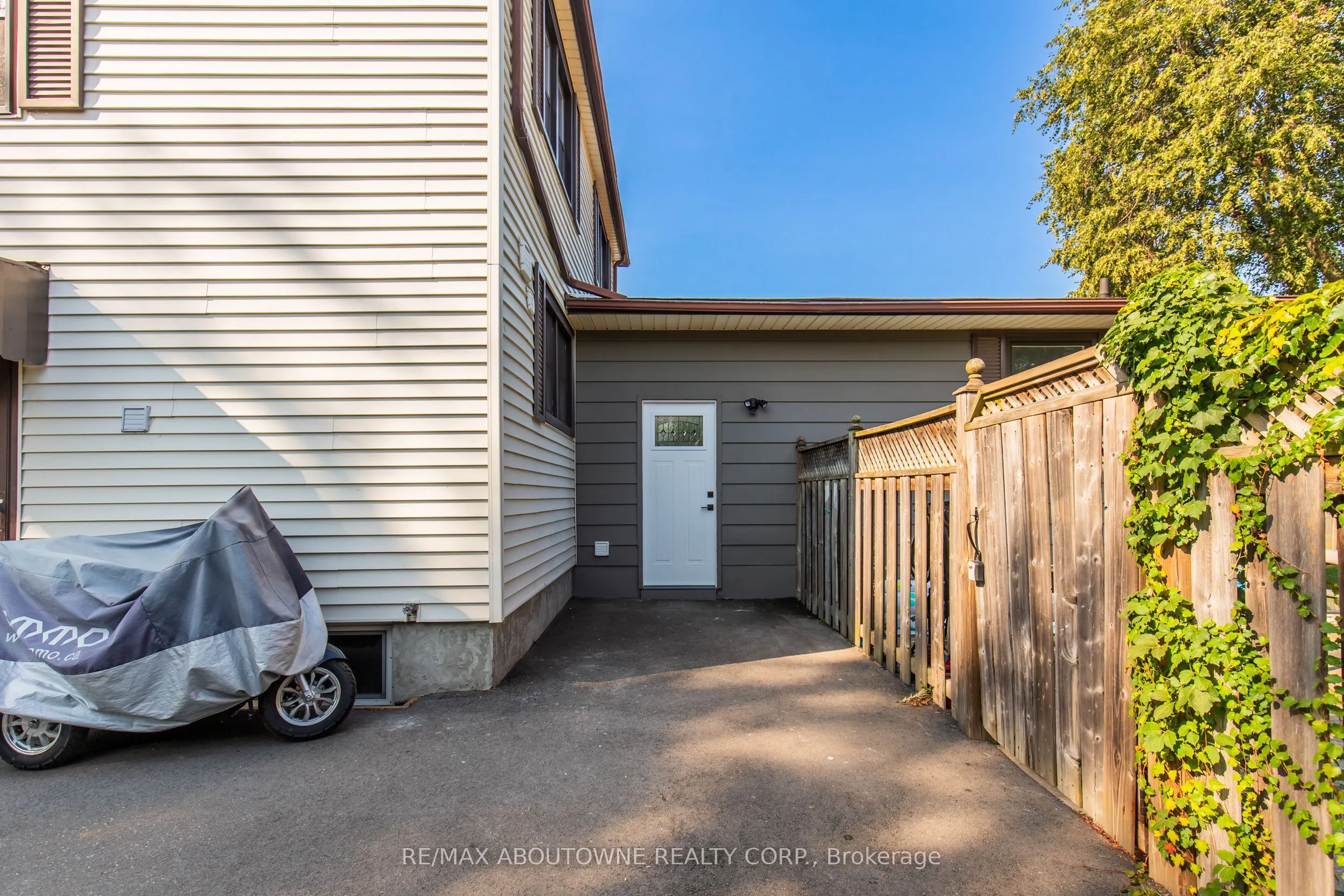 2 Thorndale Avenue #C