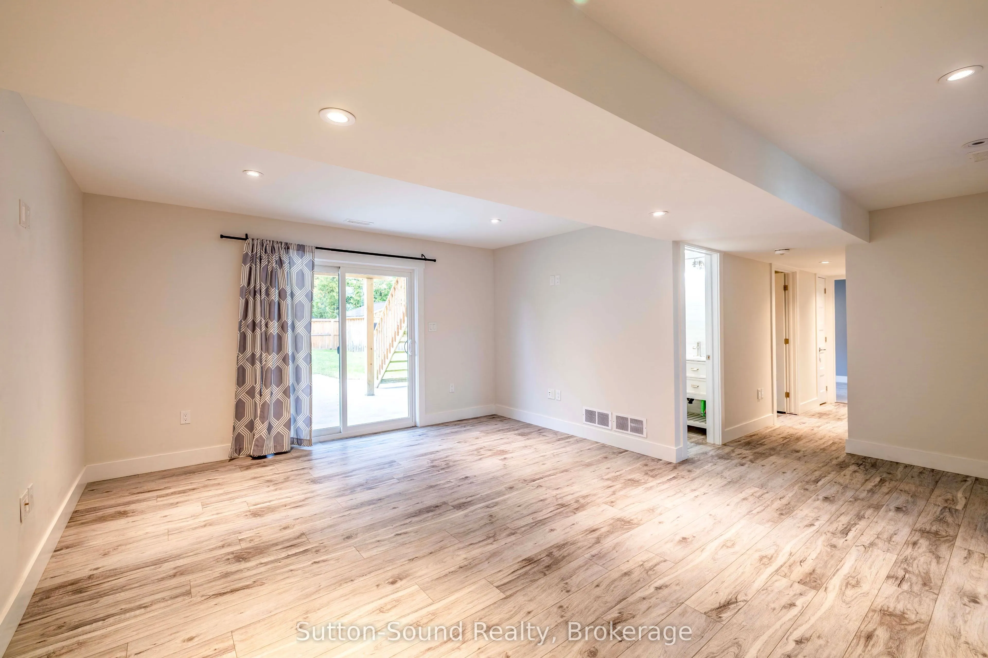 562 24th Street W
