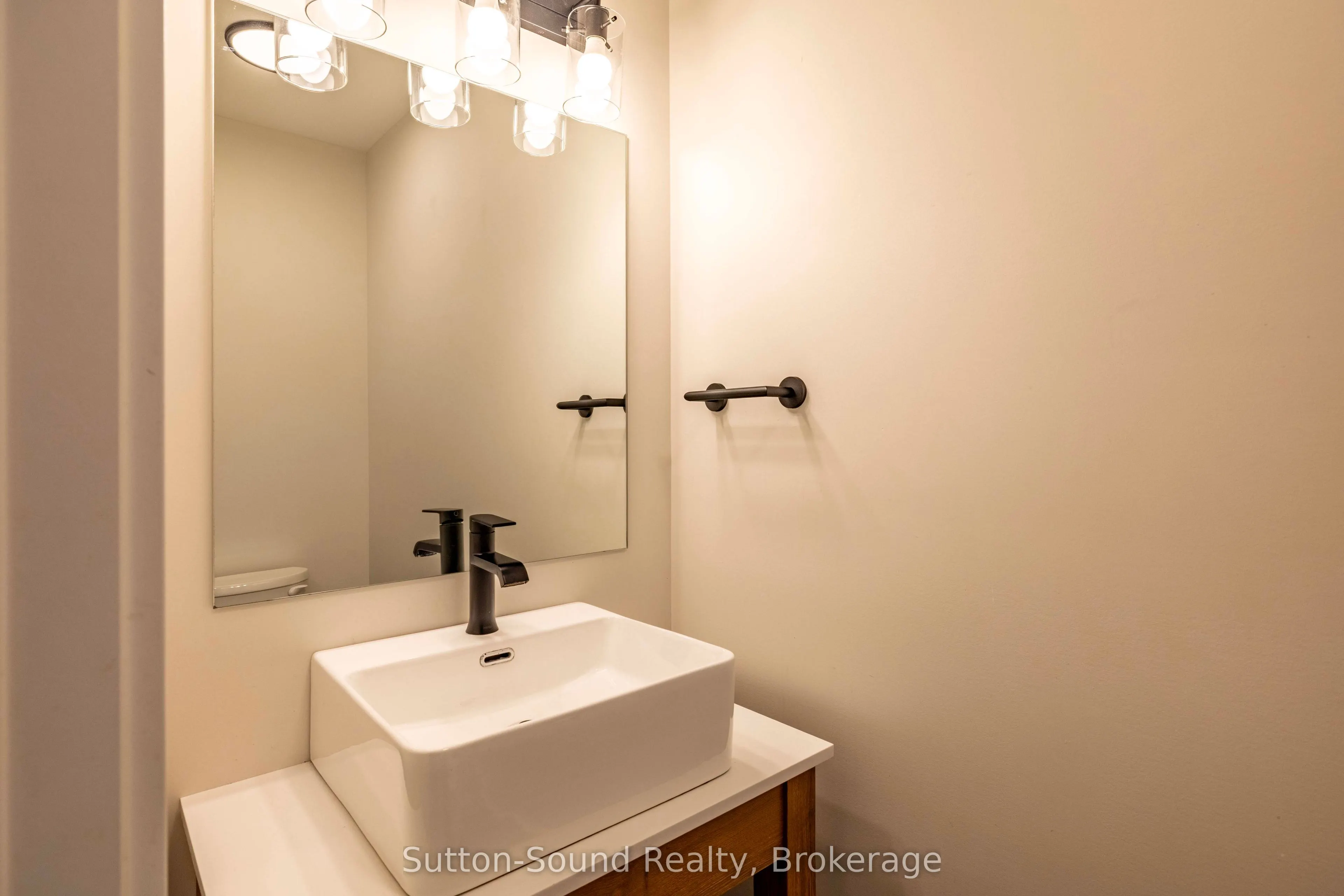 562 24th Street W