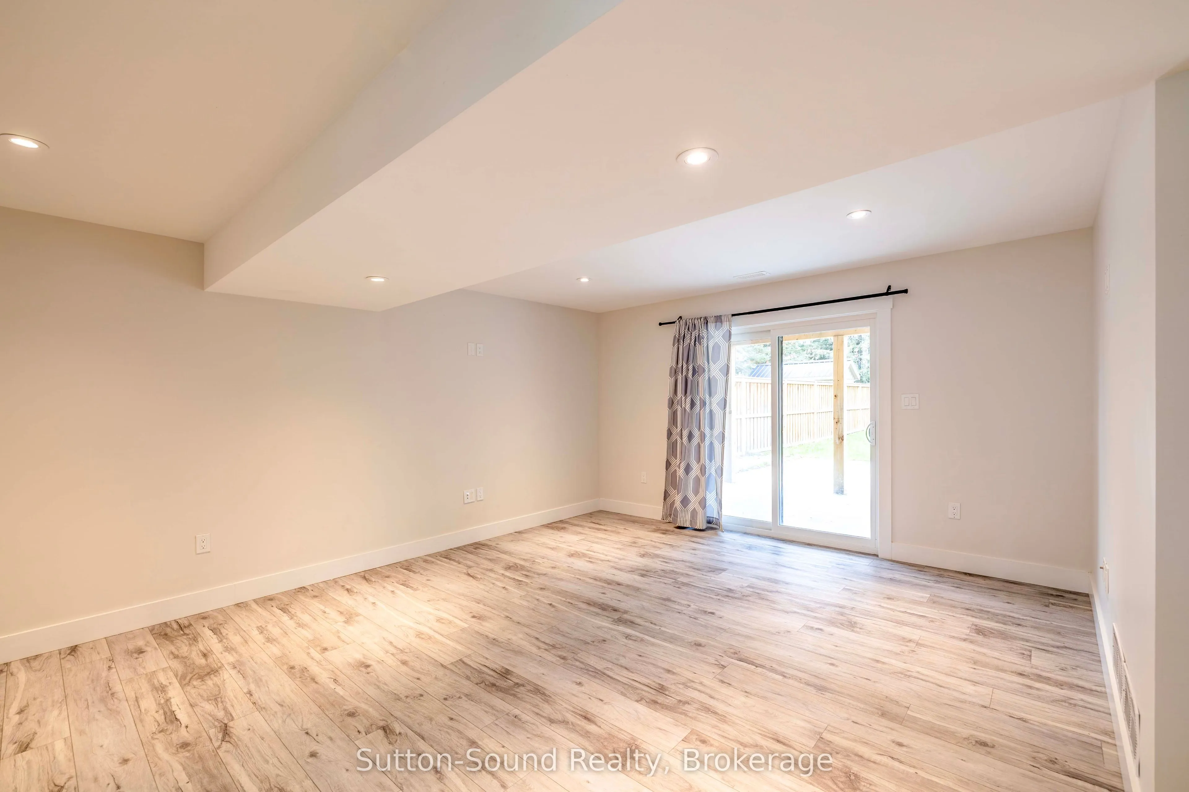 562 24th Street W