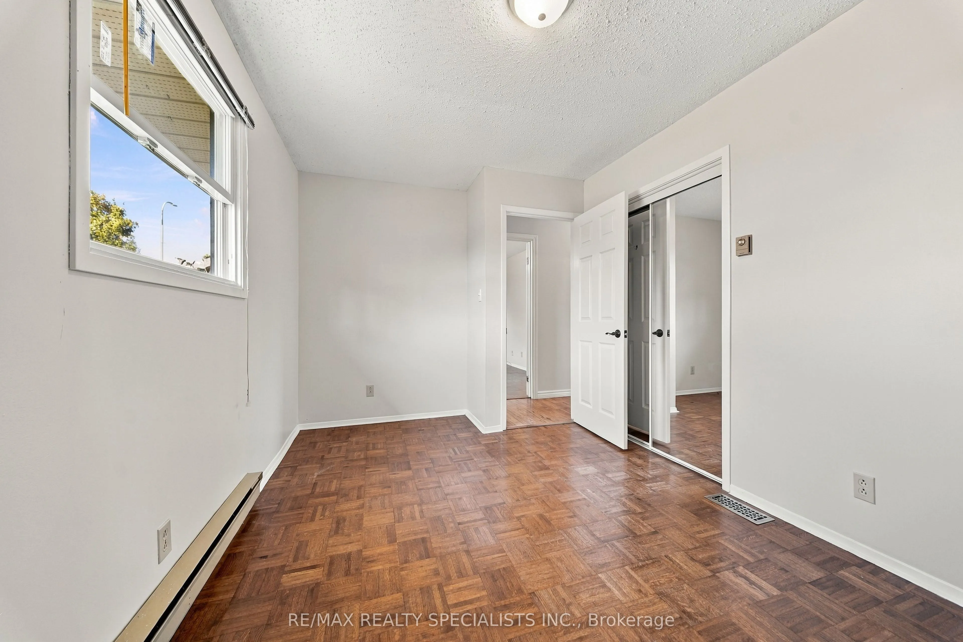 5 Van Alstine Drive