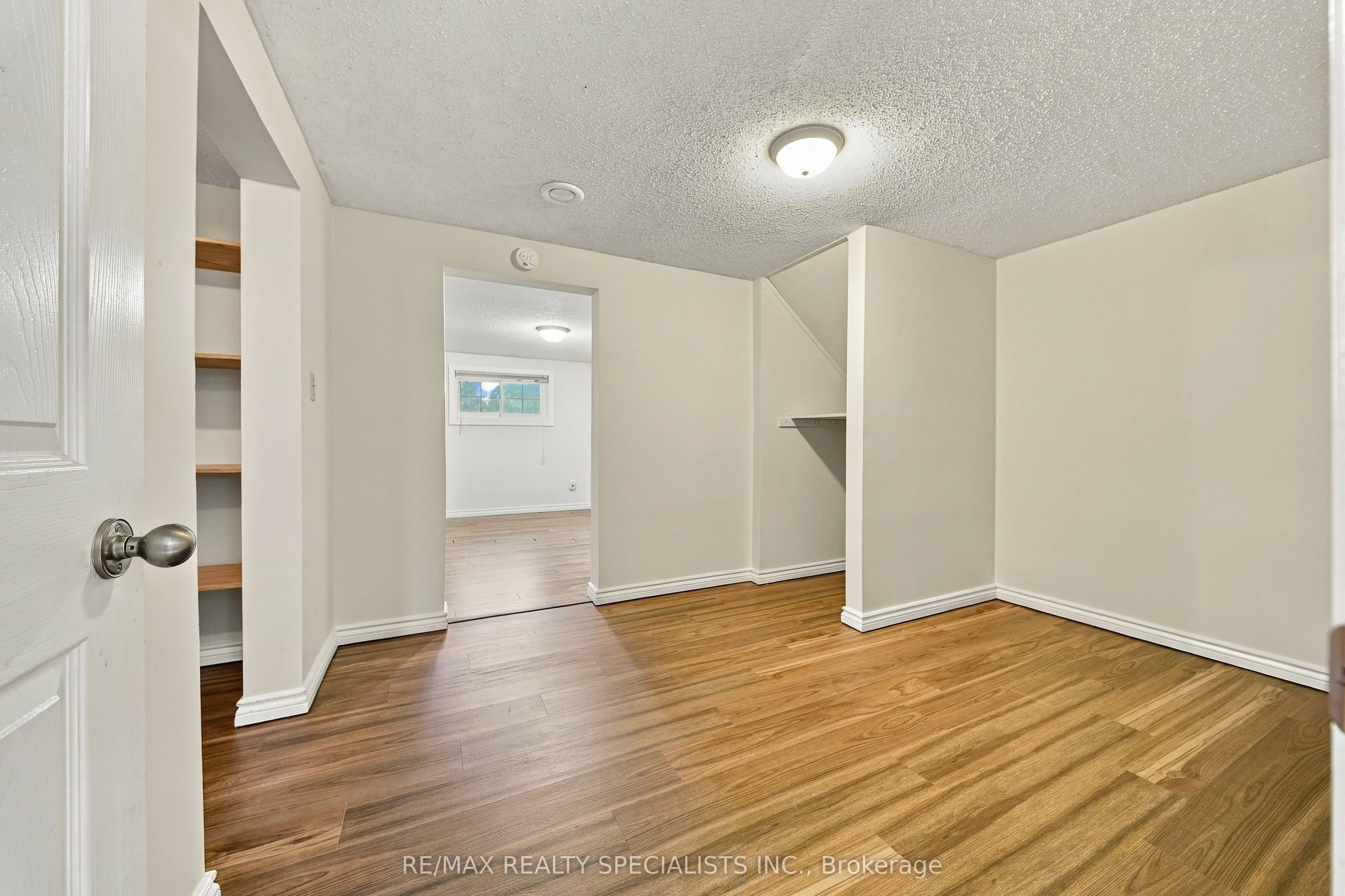 5 Van Alstine Drive