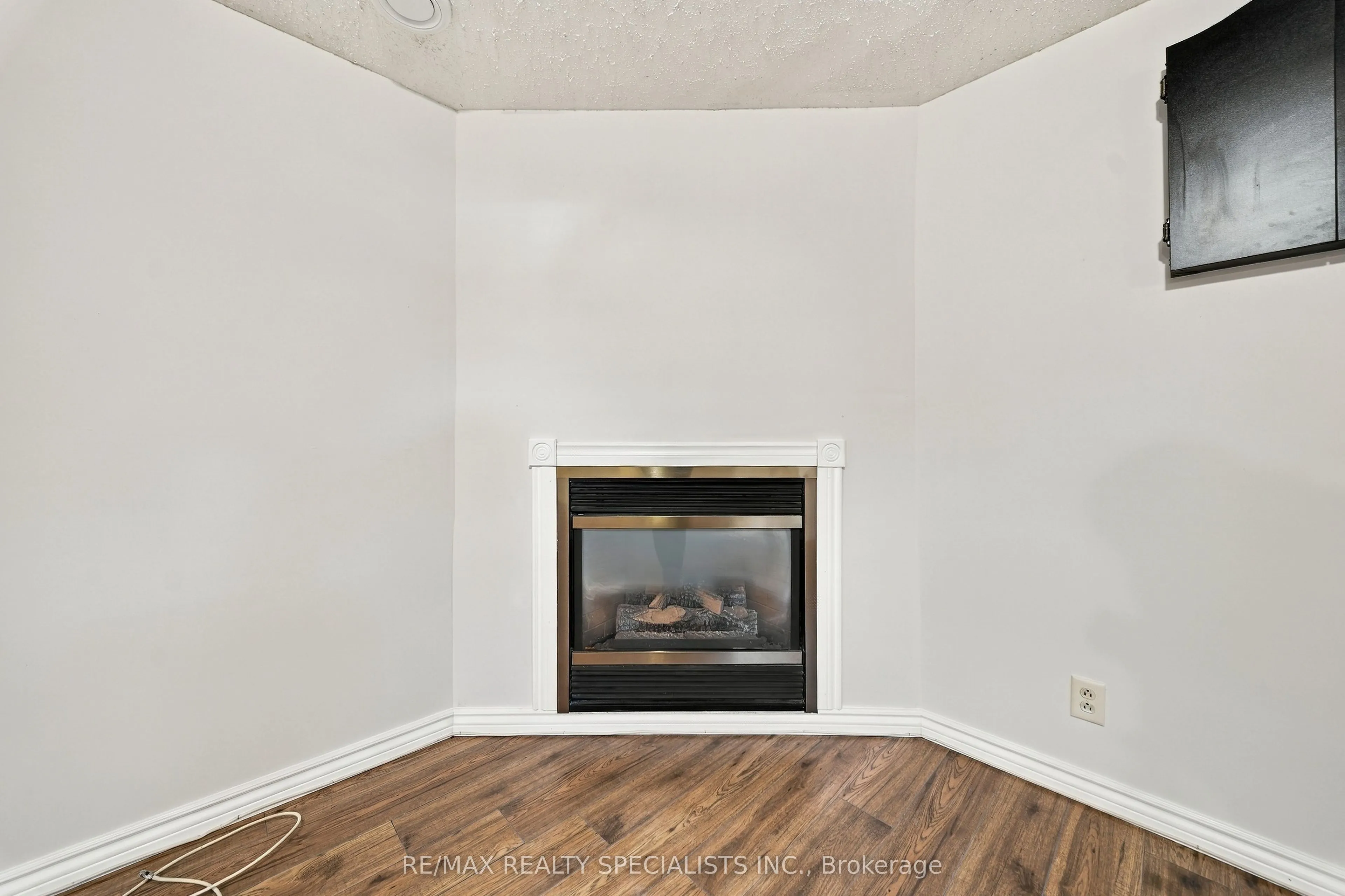 5 Van Alstine Drive