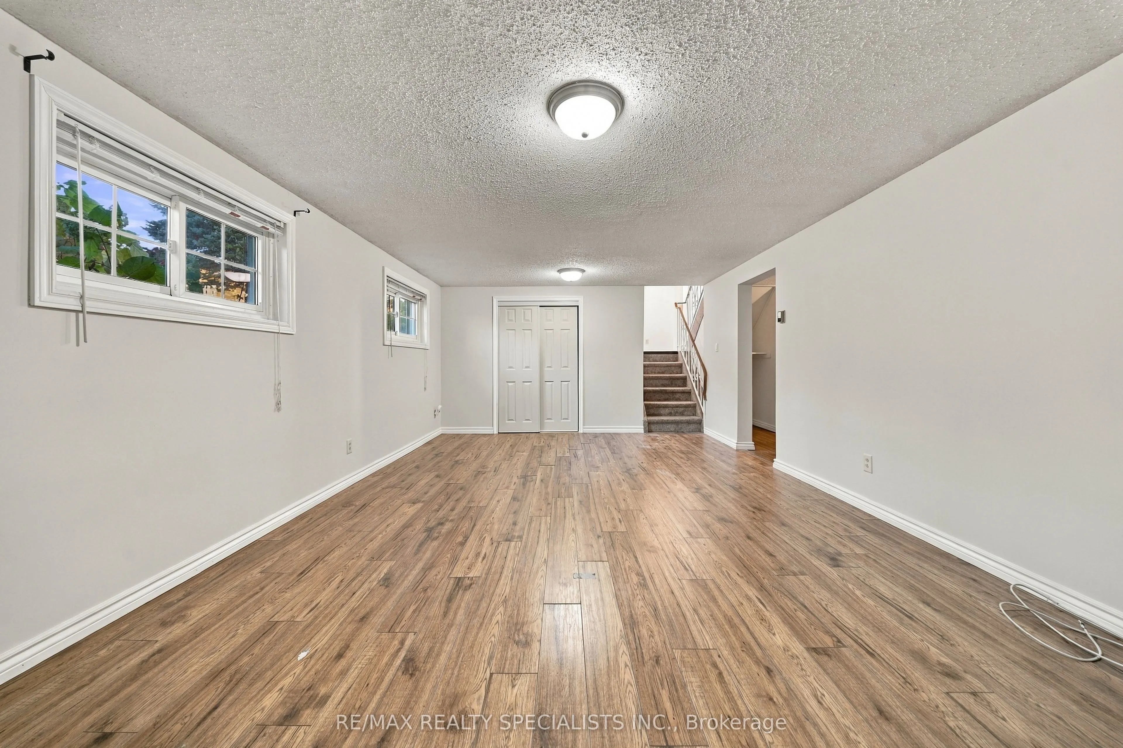 5 Van Alstine Drive