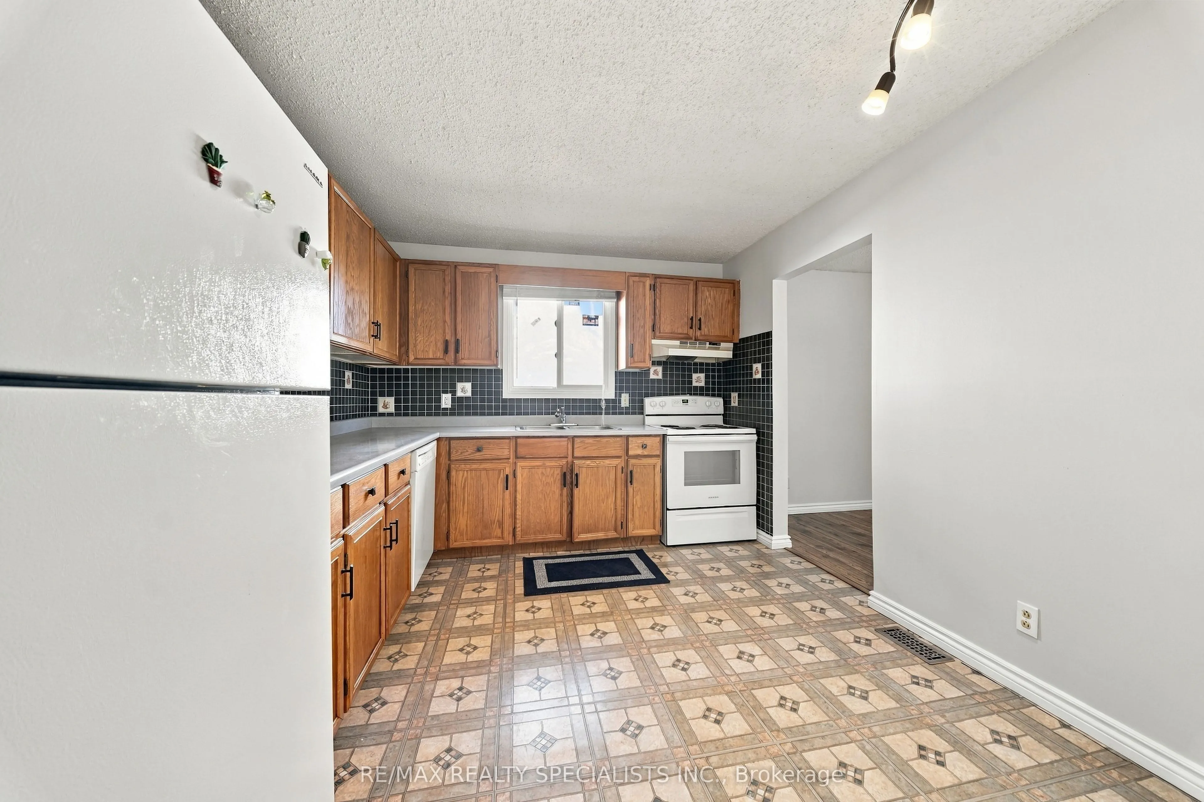 5 Van Alstine Drive