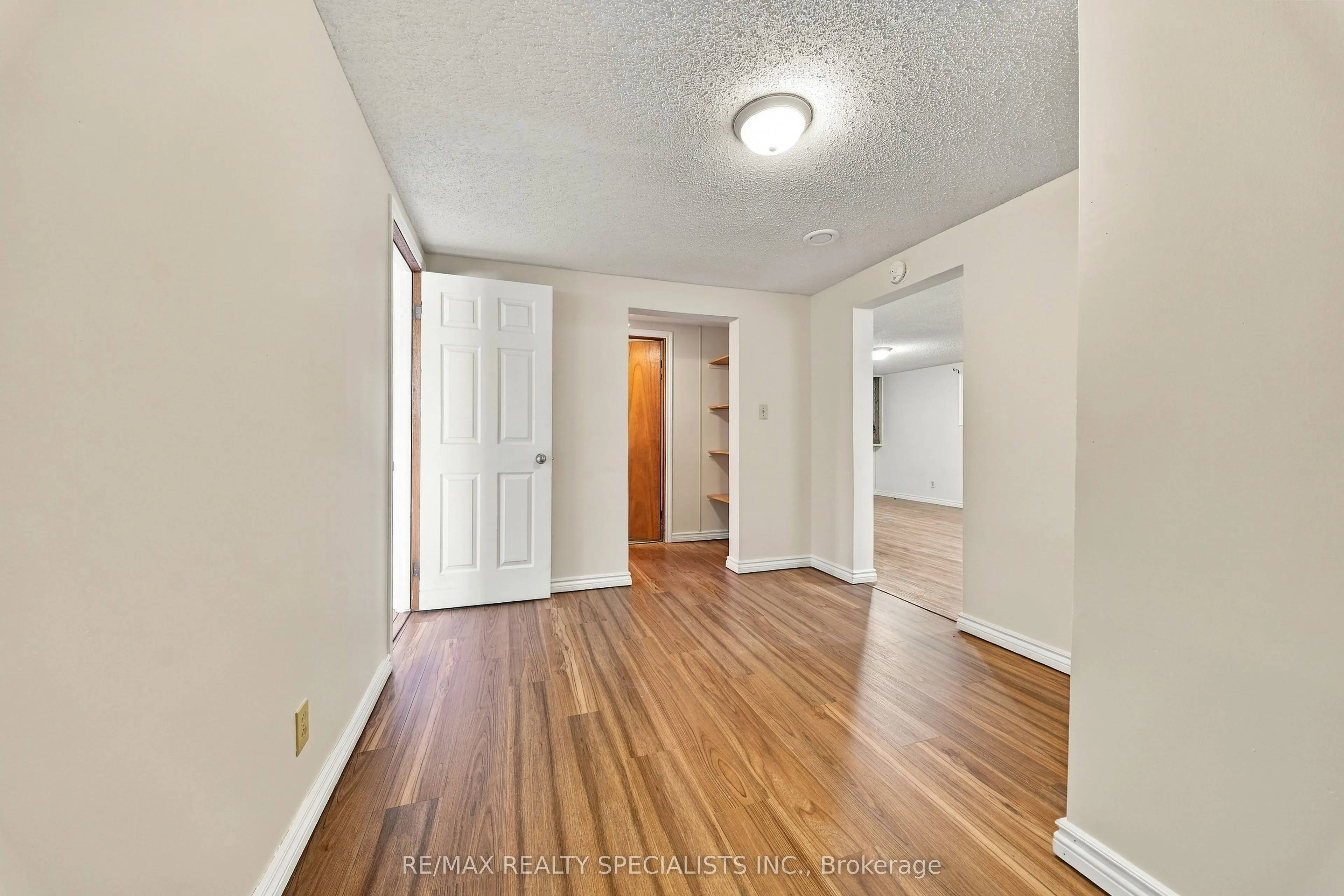 5 Van Alstine Drive