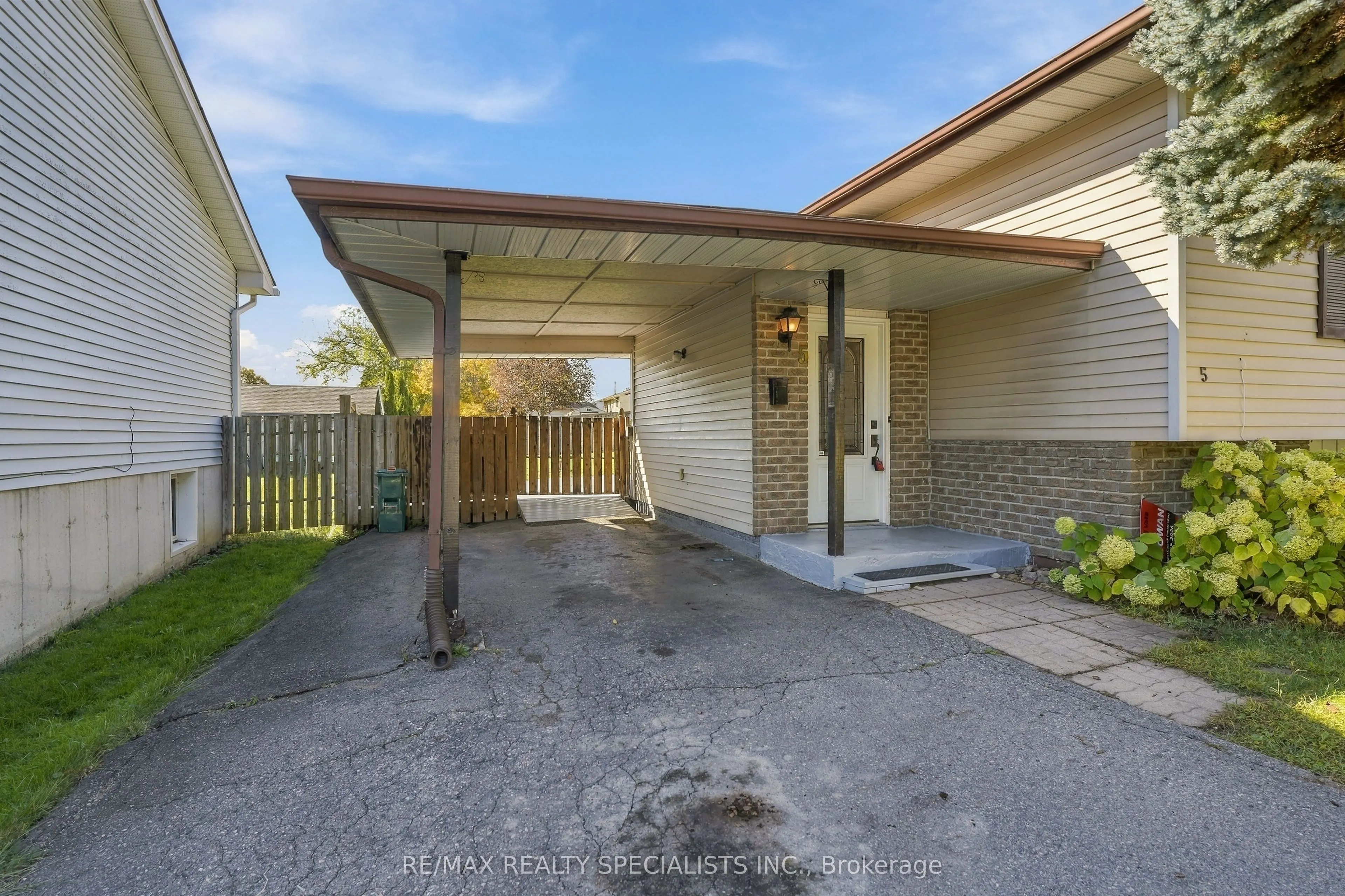 5 Van Alstine Drive