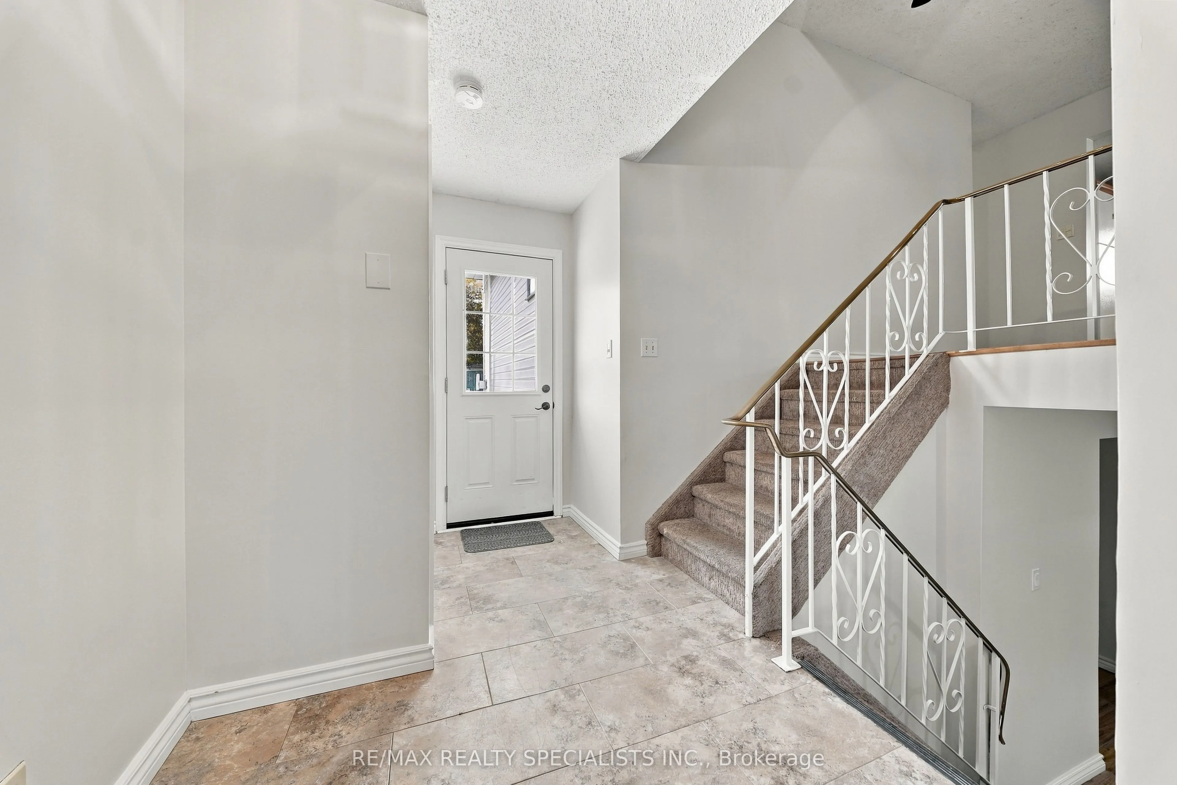 5 Van Alstine Drive