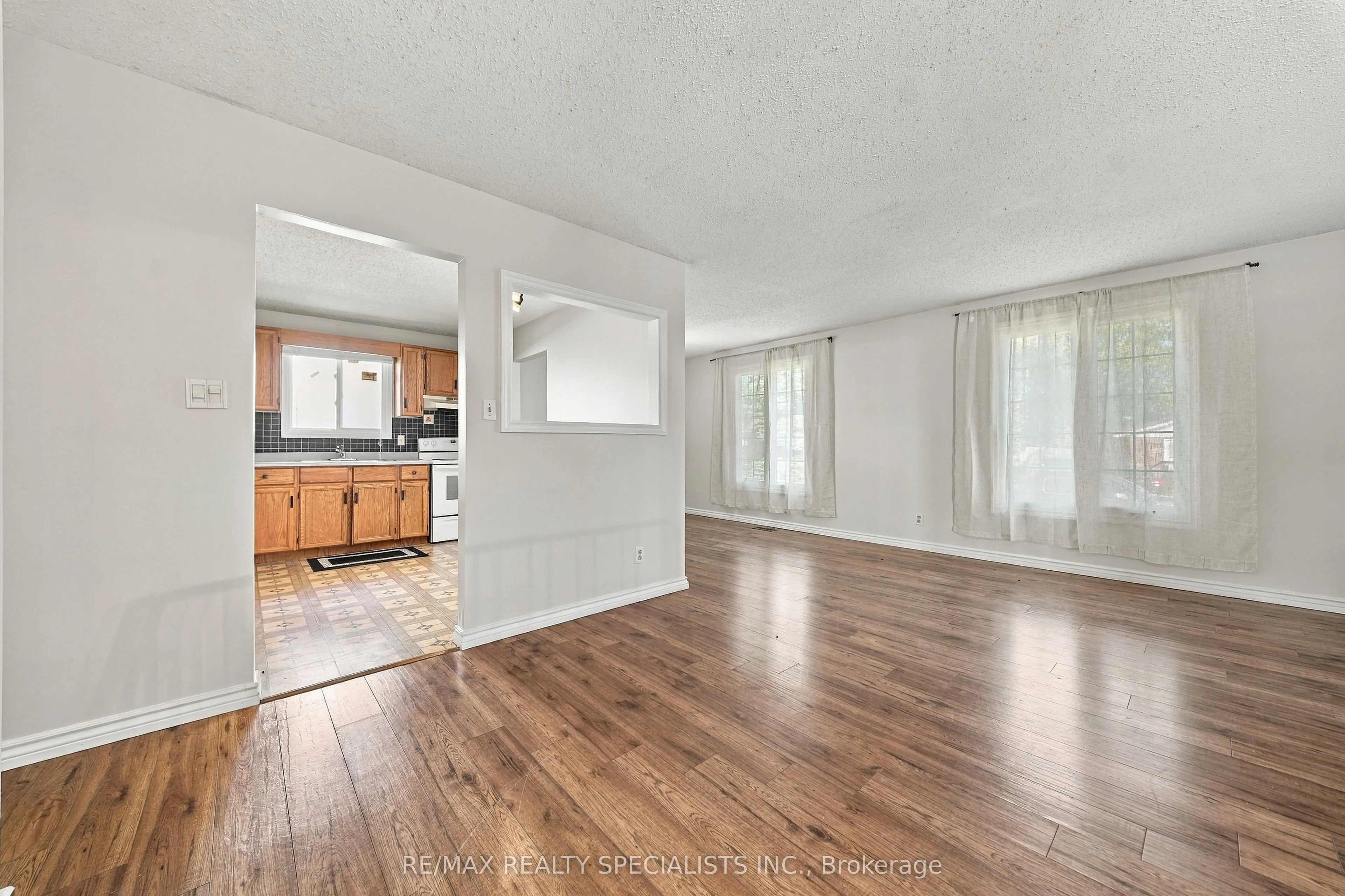5 Van Alstine Drive