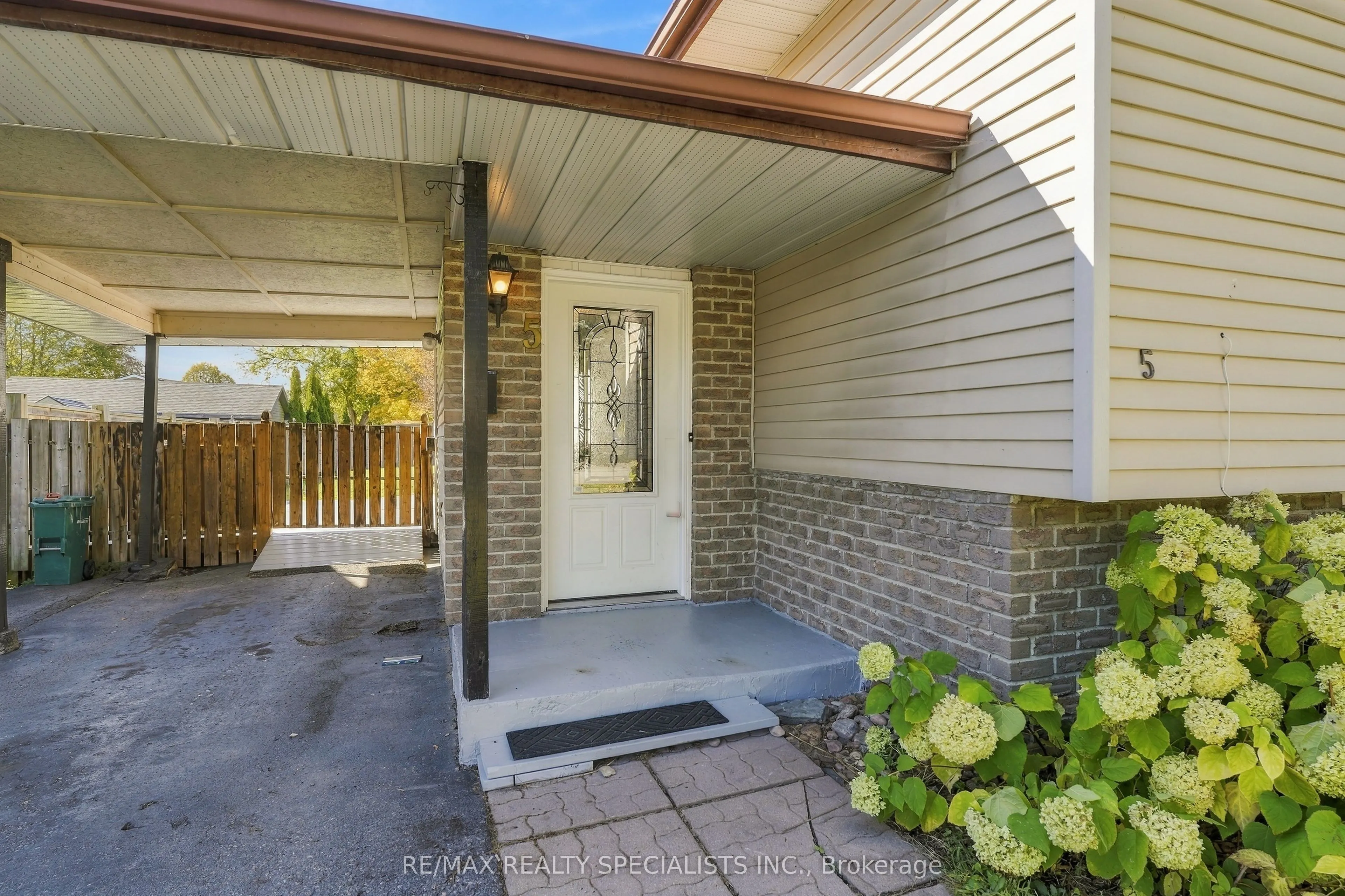 5 Van Alstine Drive