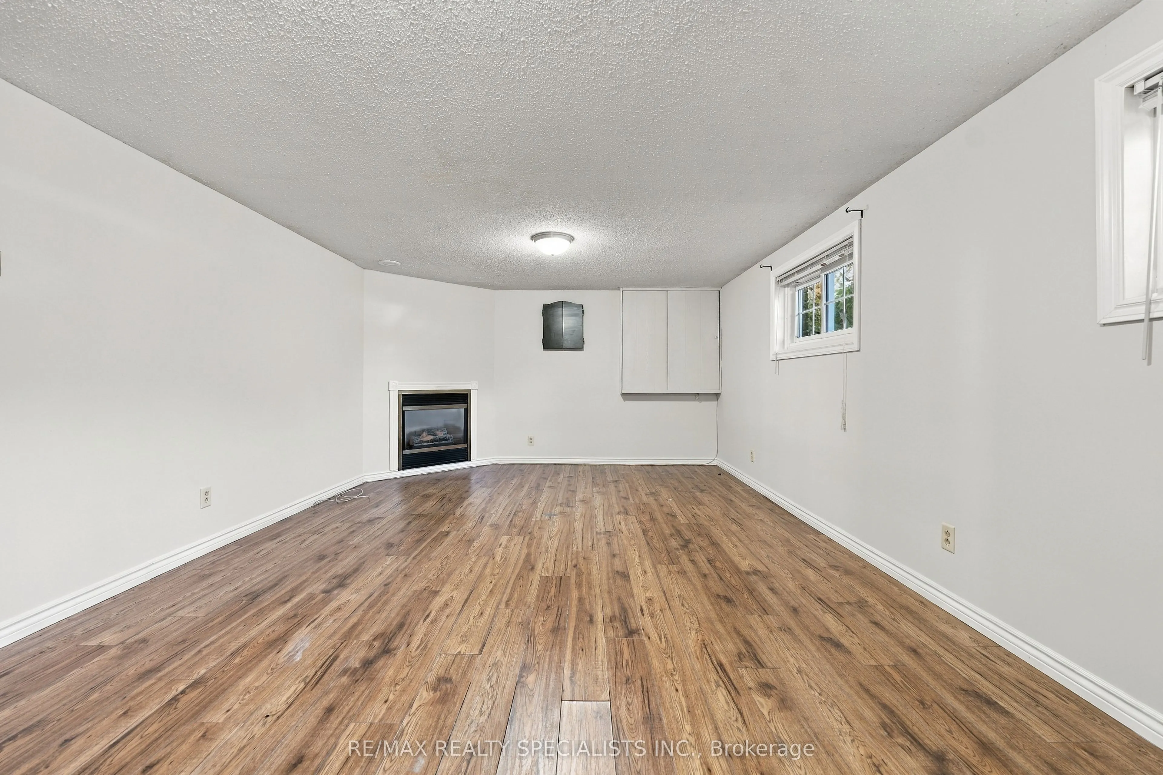 5 Van Alstine Drive