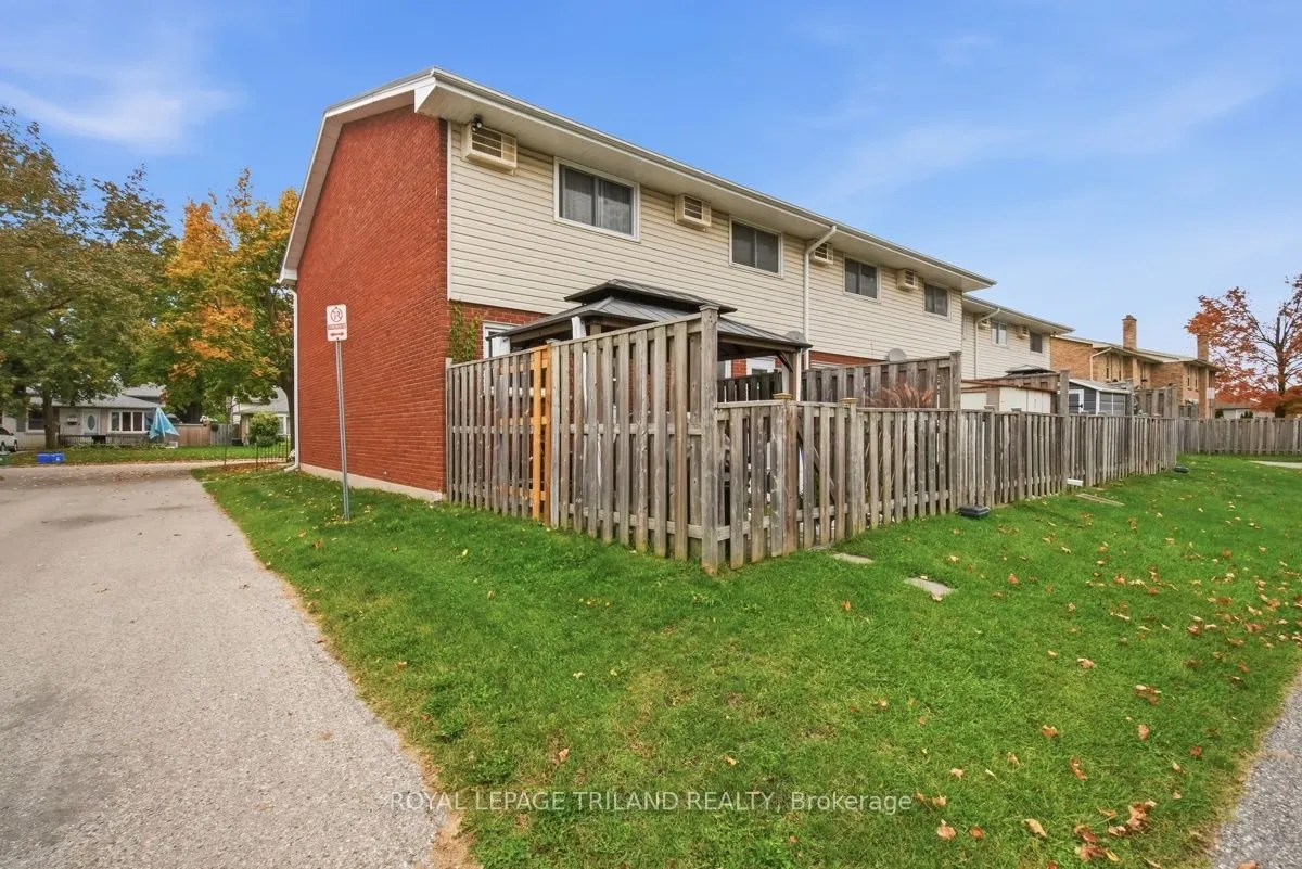 111 Wellesley Cres Crescent #A