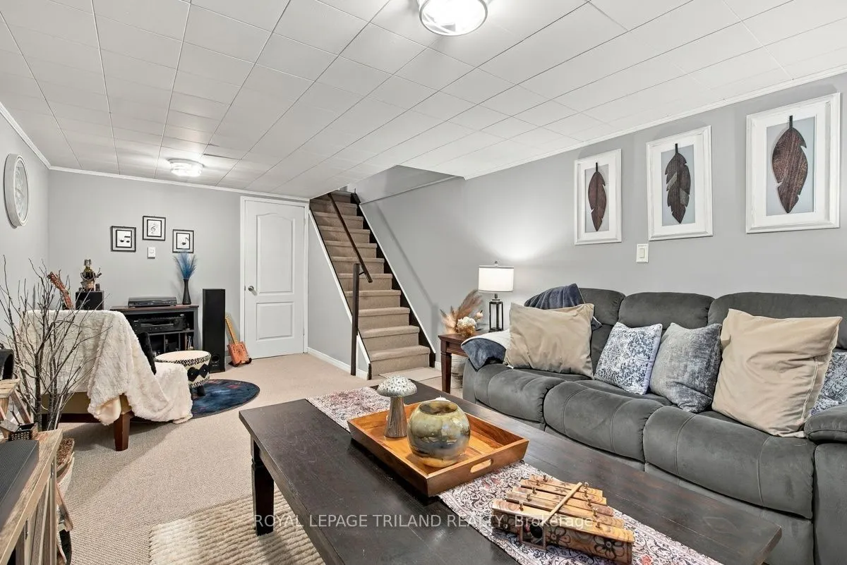 111 Wellesley Cres Crescent #A