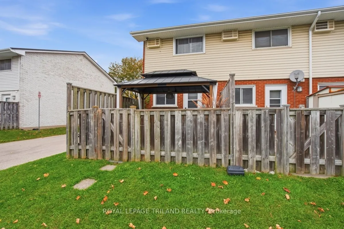 111 Wellesley Cres Crescent #A